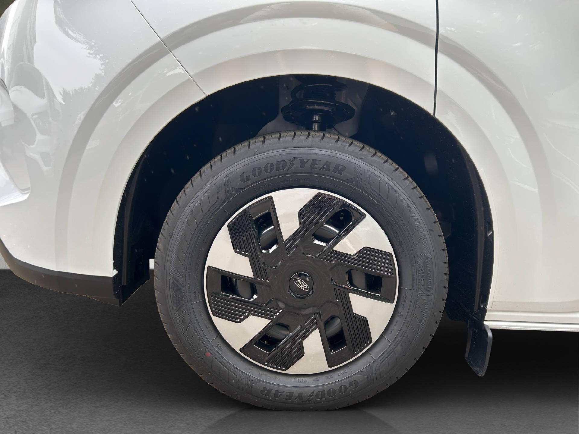 FORD E-Transit C Van 320 L1 Trend-image-22