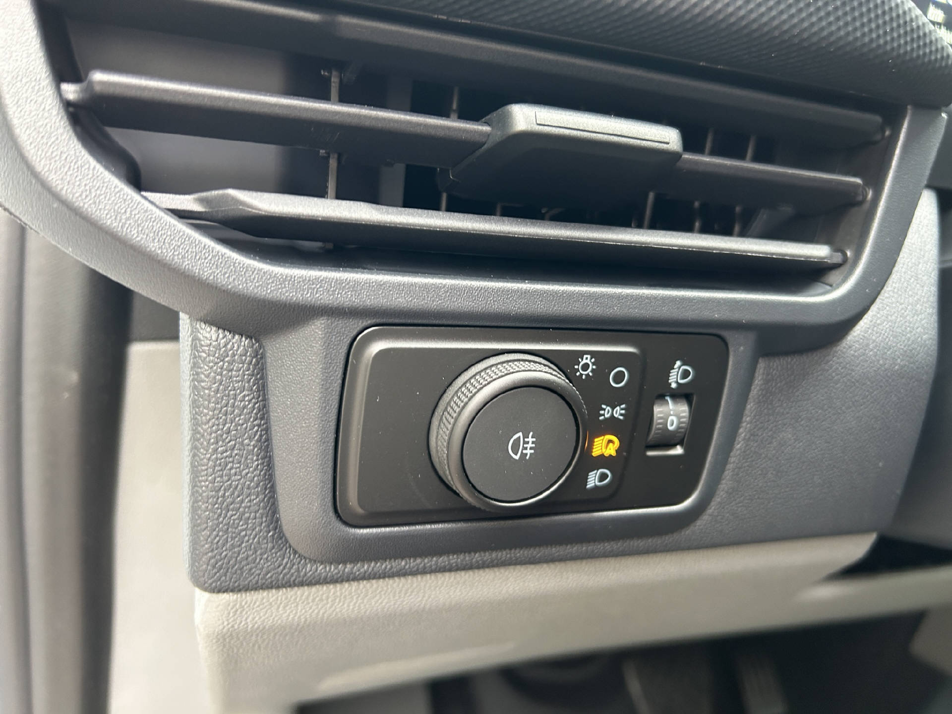 FORD E-Transit C Van 320 L1 Trend-image-28
