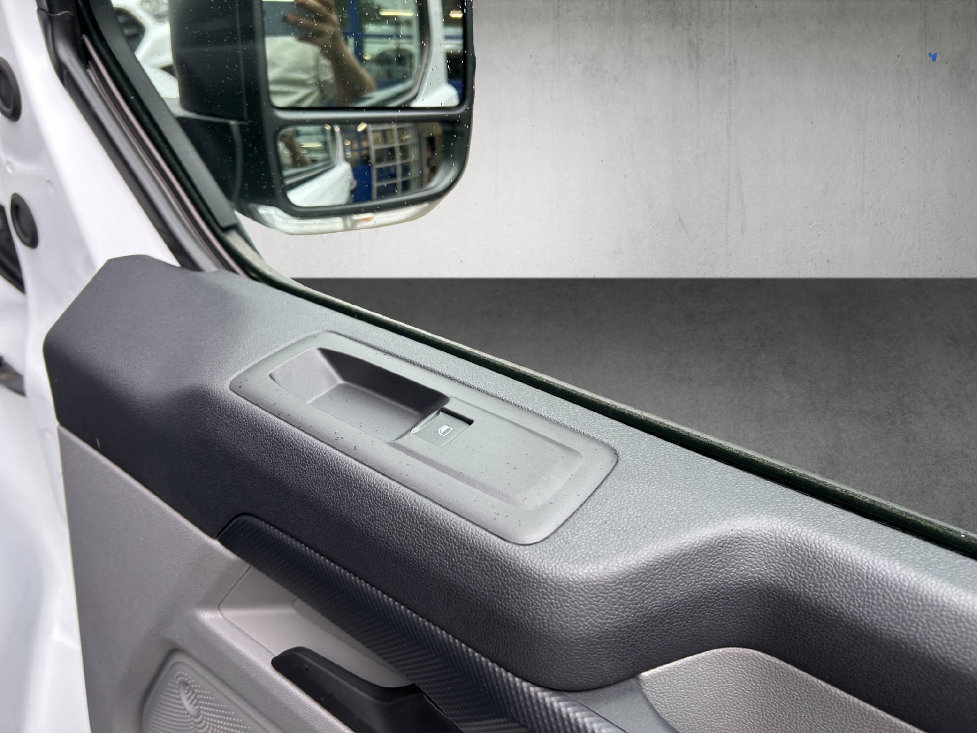FORD E-Transit C Van 320 L1 Trend-image-17