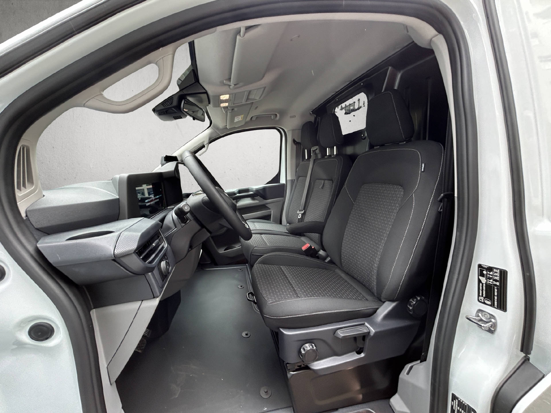 FORD E-Transit C Van 320 L1 Trend-image-9