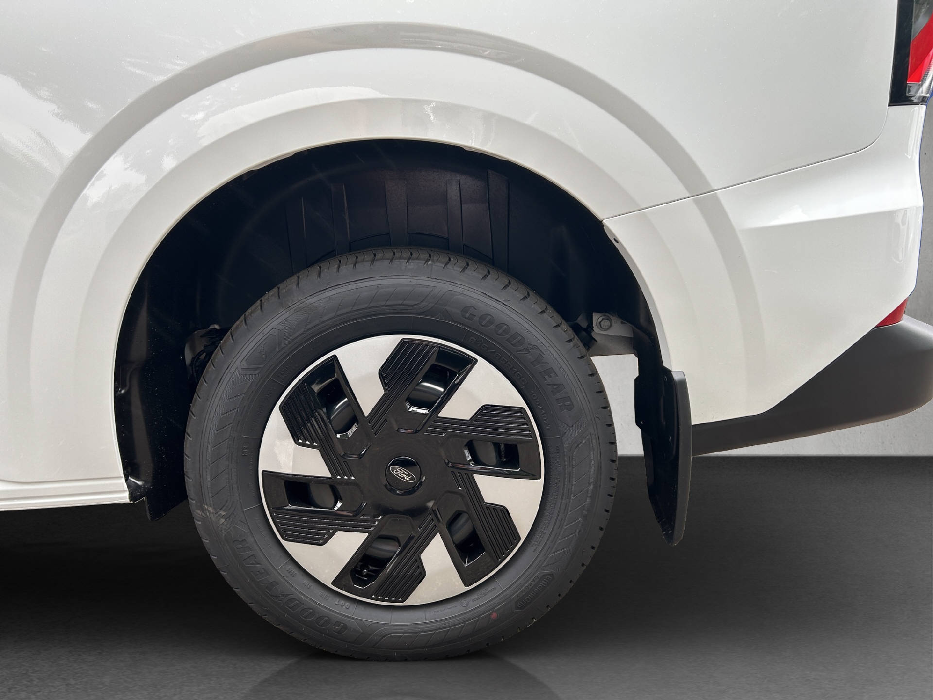 FORD E-Transit C Van 320 L1 Trend-image-23