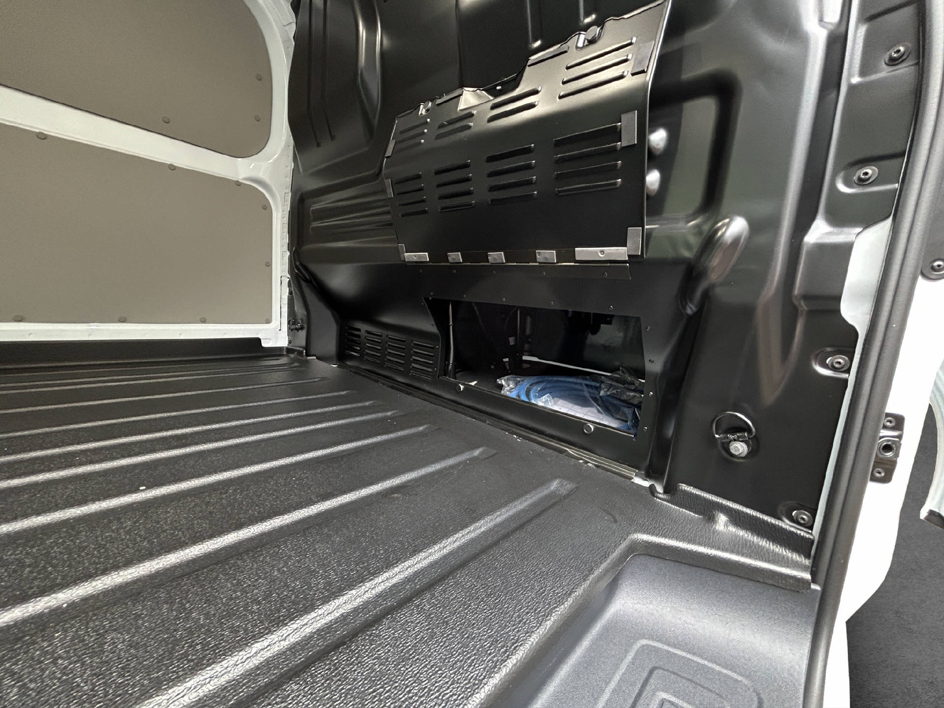 FORD E-Transit C Van 320 L1 Trend-image-19