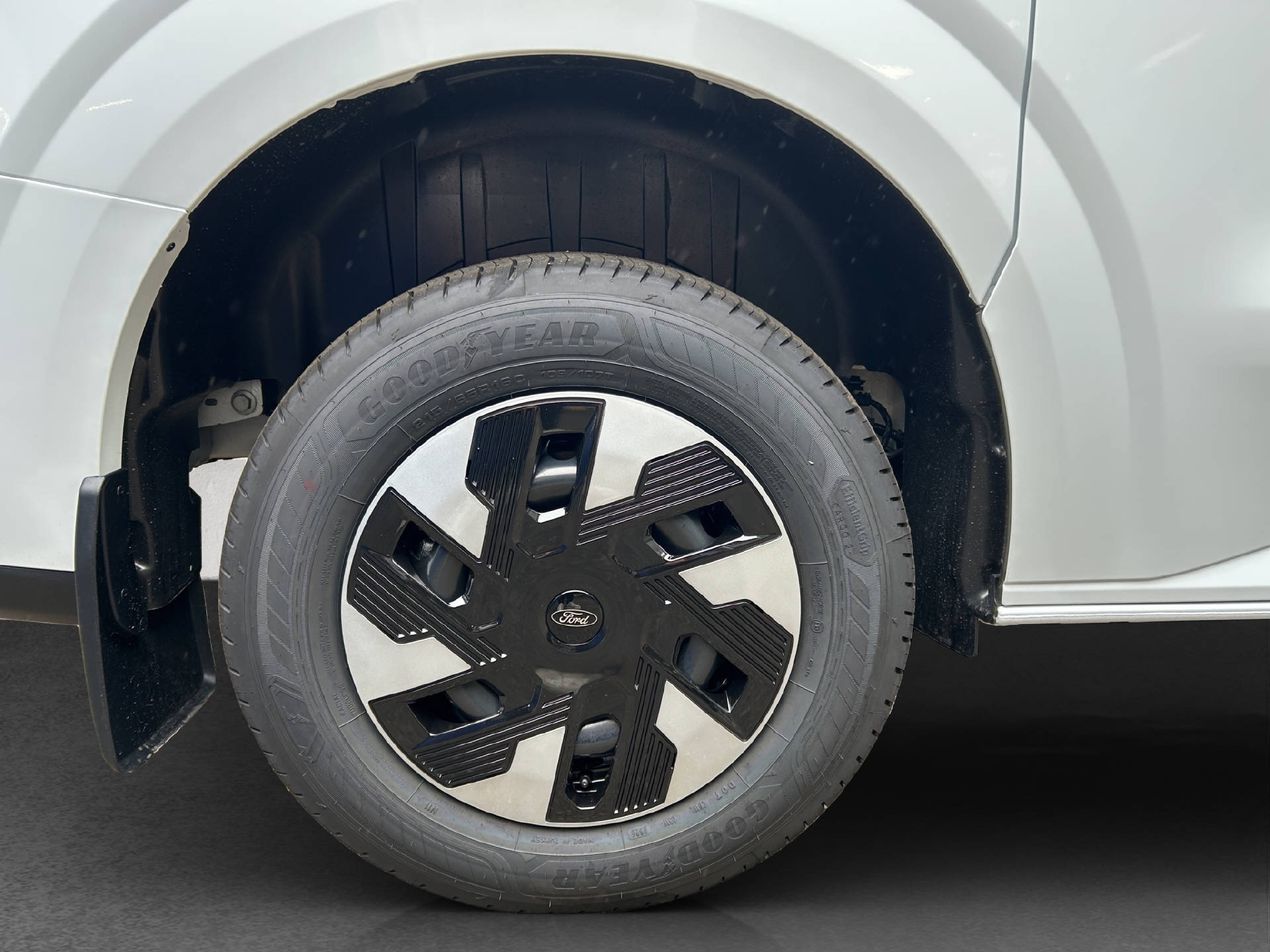 FORD E-Transit C Van 320 L1 Trend-image-24