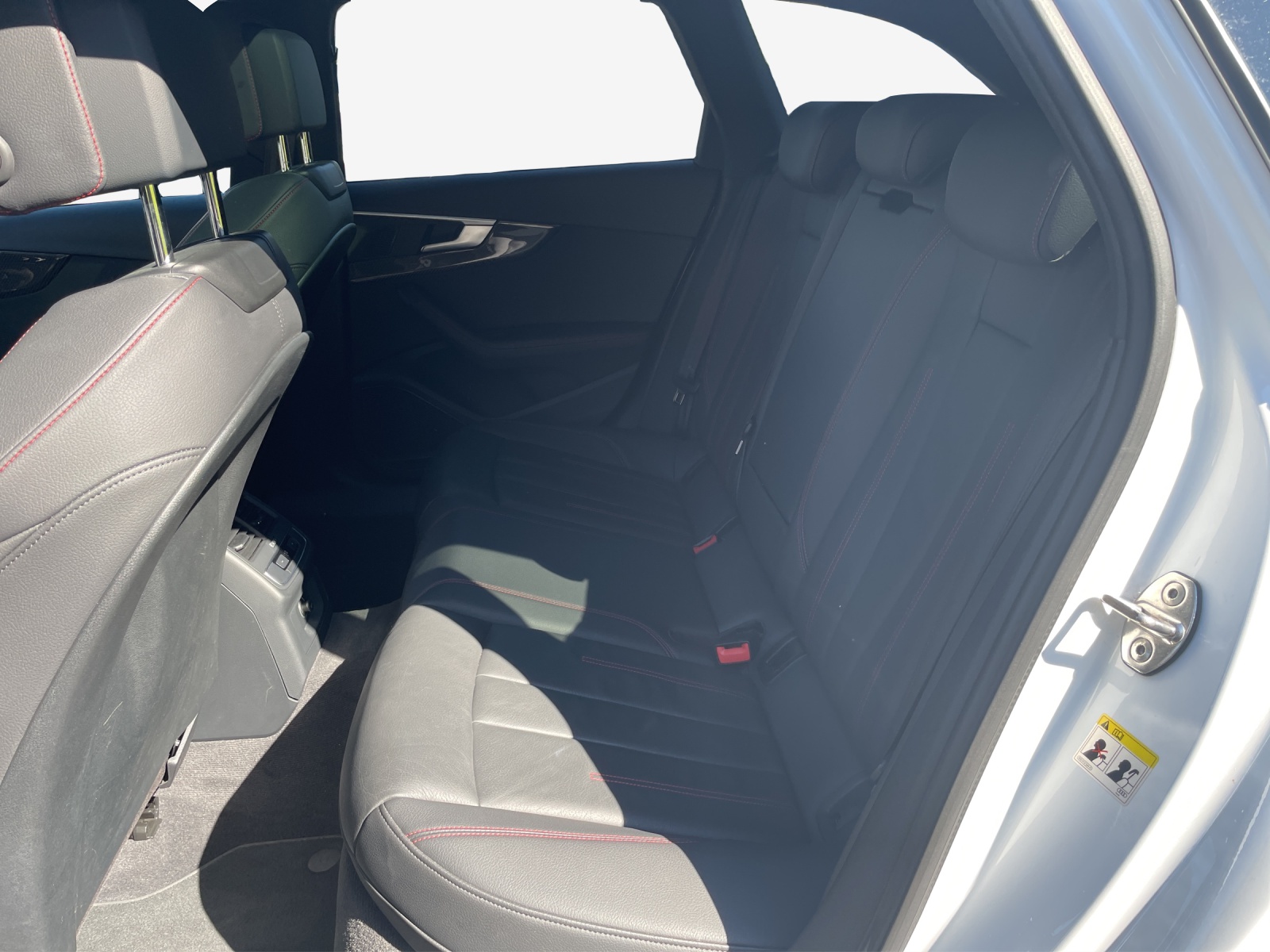 AUDI A4 Avant 45 TFSI Sport Attraction S-tronic quattro-image-11
