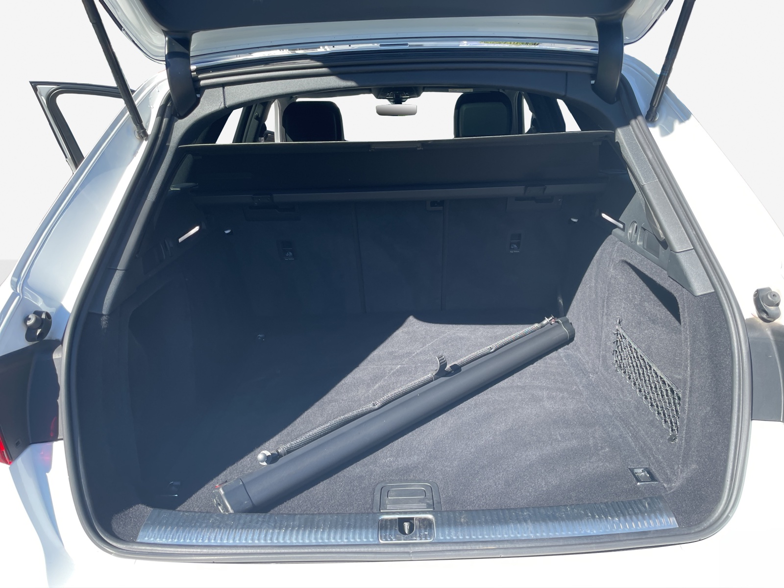 AUDI A4 Avant 45 TFSI Sport Attraction S-tronic quattro-image-12