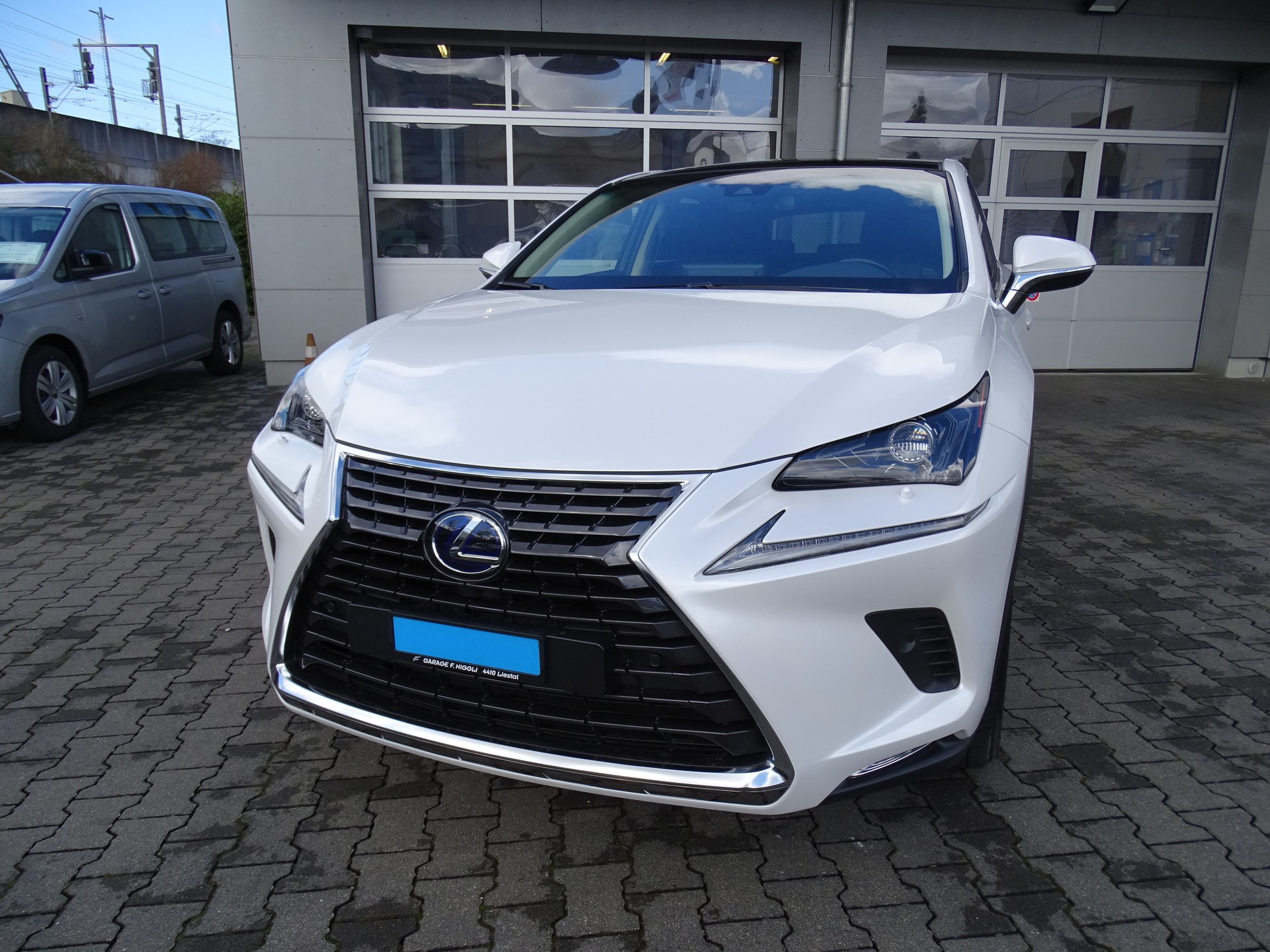LEXUS NX 300h Comfort E-Four Automatic-image-18