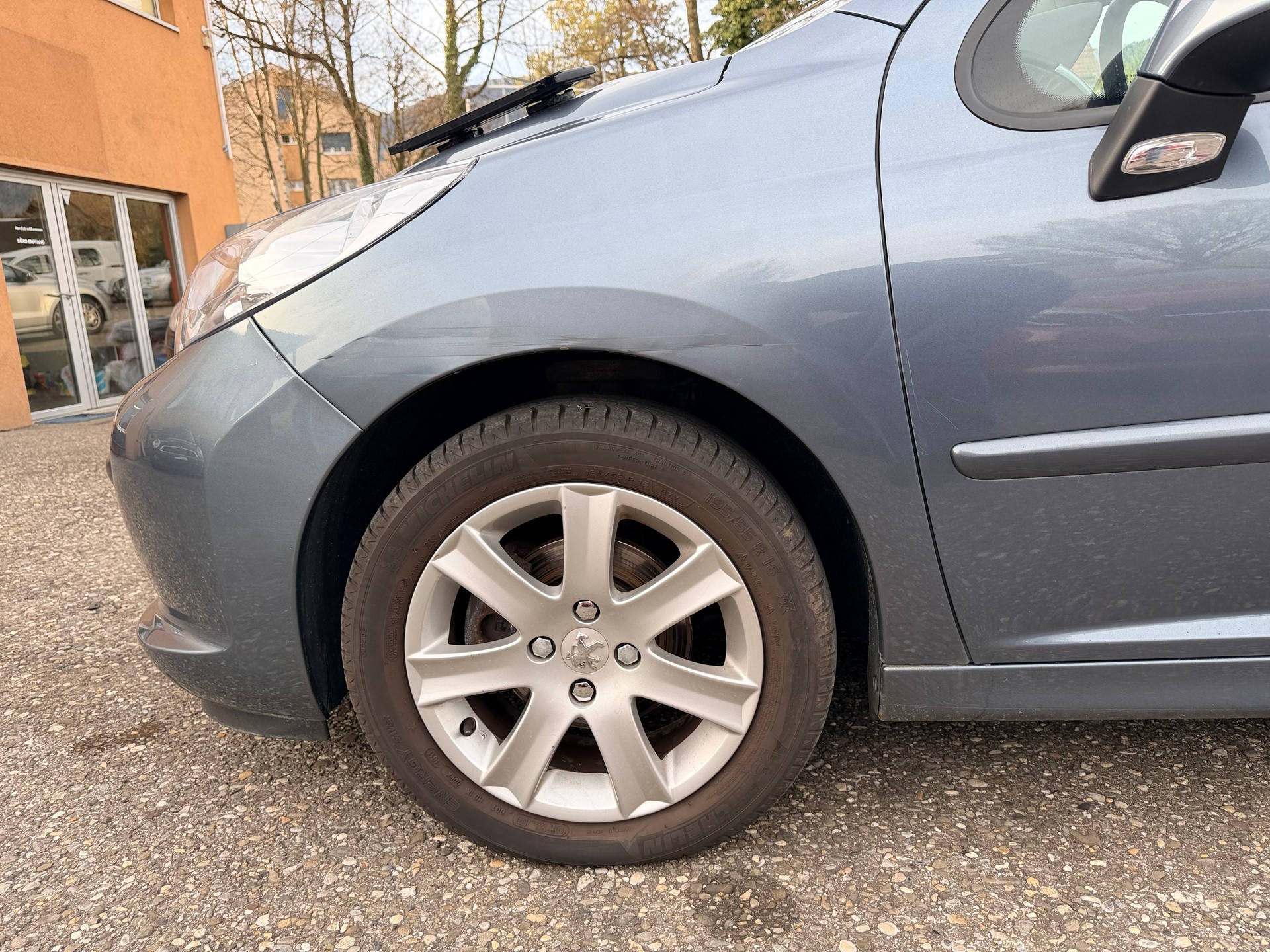 PEUGEOT 207 1.6 16V XT-image-10