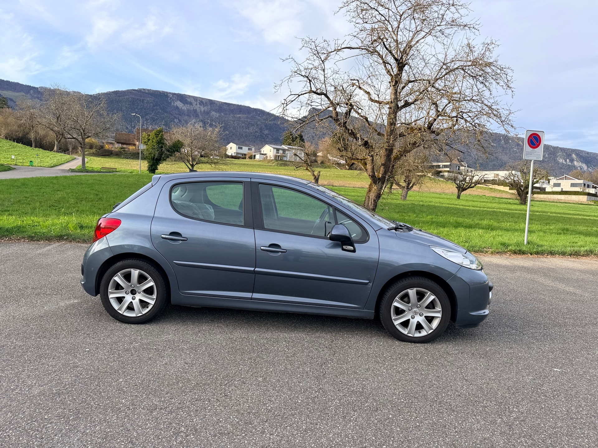 PEUGEOT 207 1.6 16V XT-image-3