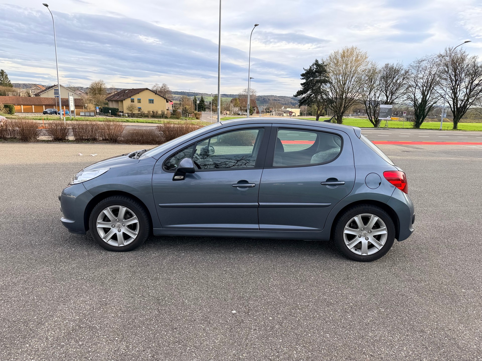 PEUGEOT 207 1.6 16V XT-image-4