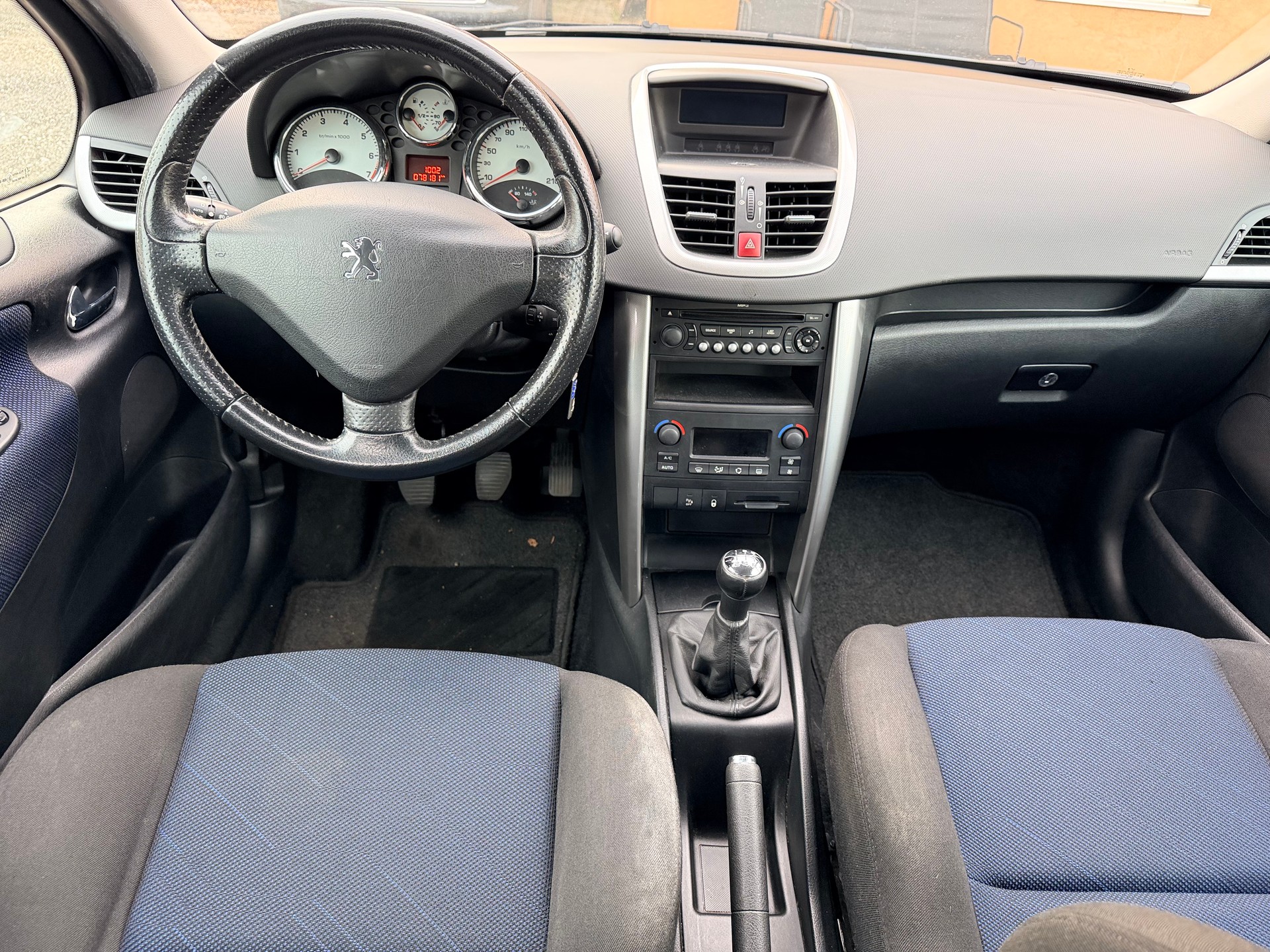 PEUGEOT 207 1.6 16V XT-image-8