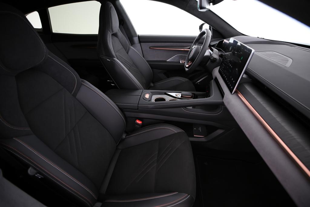 ZEEKR 001 Performance AWD-image-9