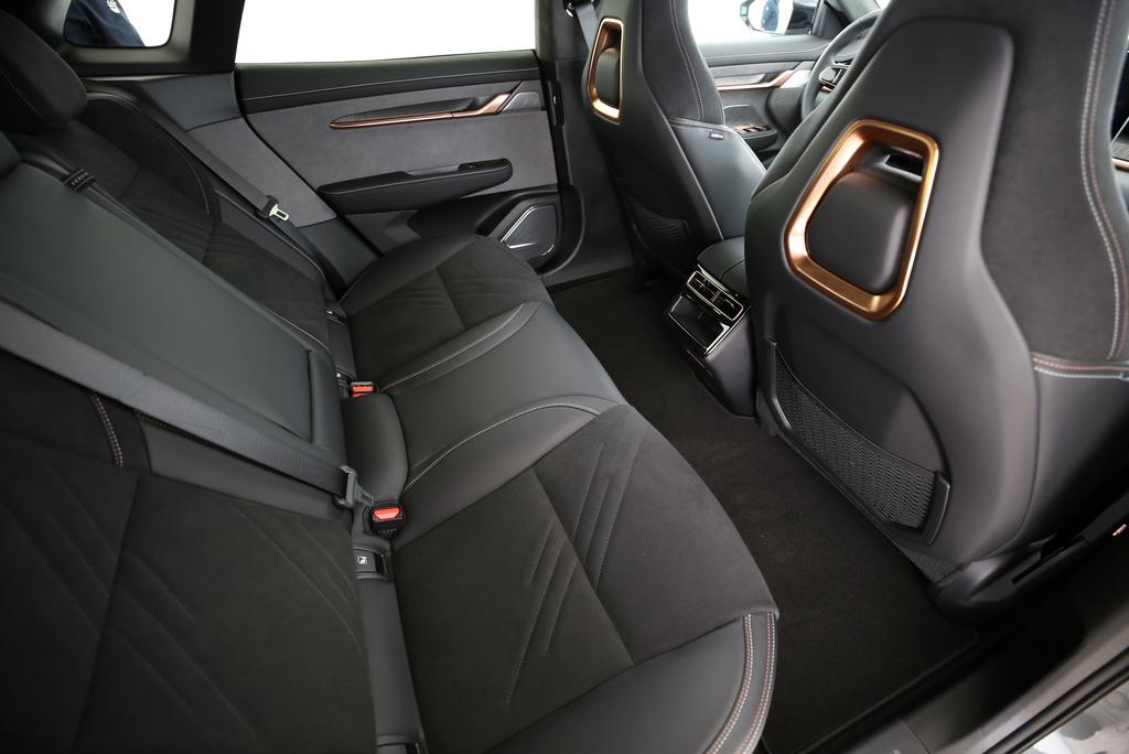 ZEEKR 001 Performance AWD-image-10