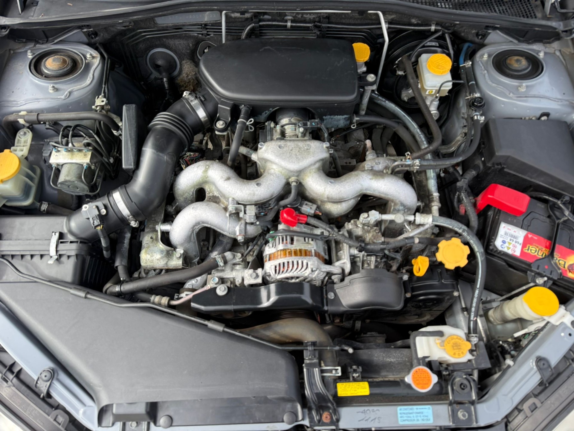 SUBARU Legacy 2.0R AWD Swiss-image-11