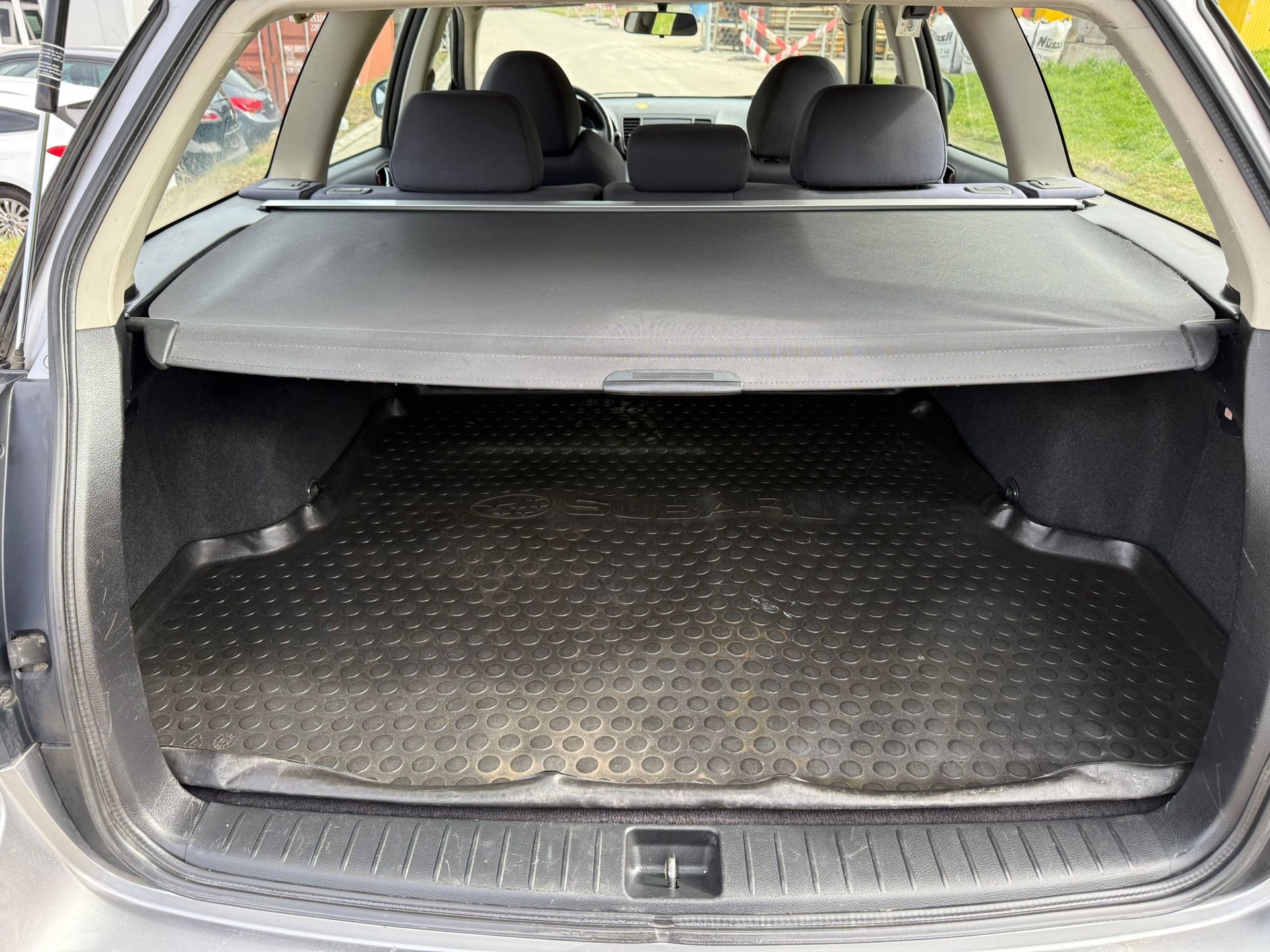 SUBARU Legacy 2.0R AWD Swiss-image-9