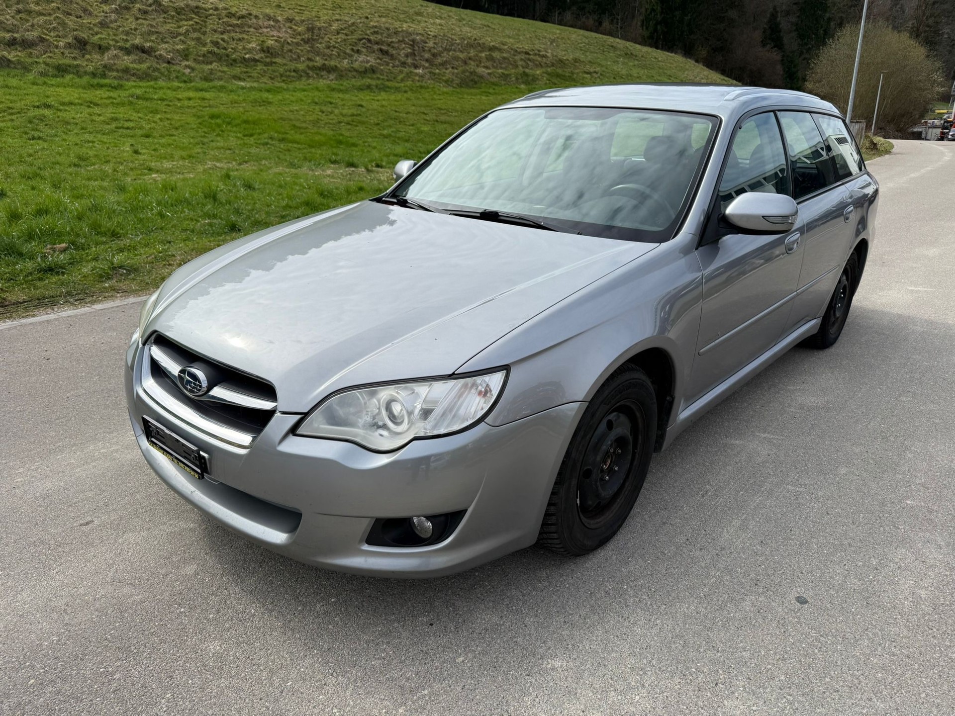SUBARU Legacy 2.0R AWD Swiss-image-1