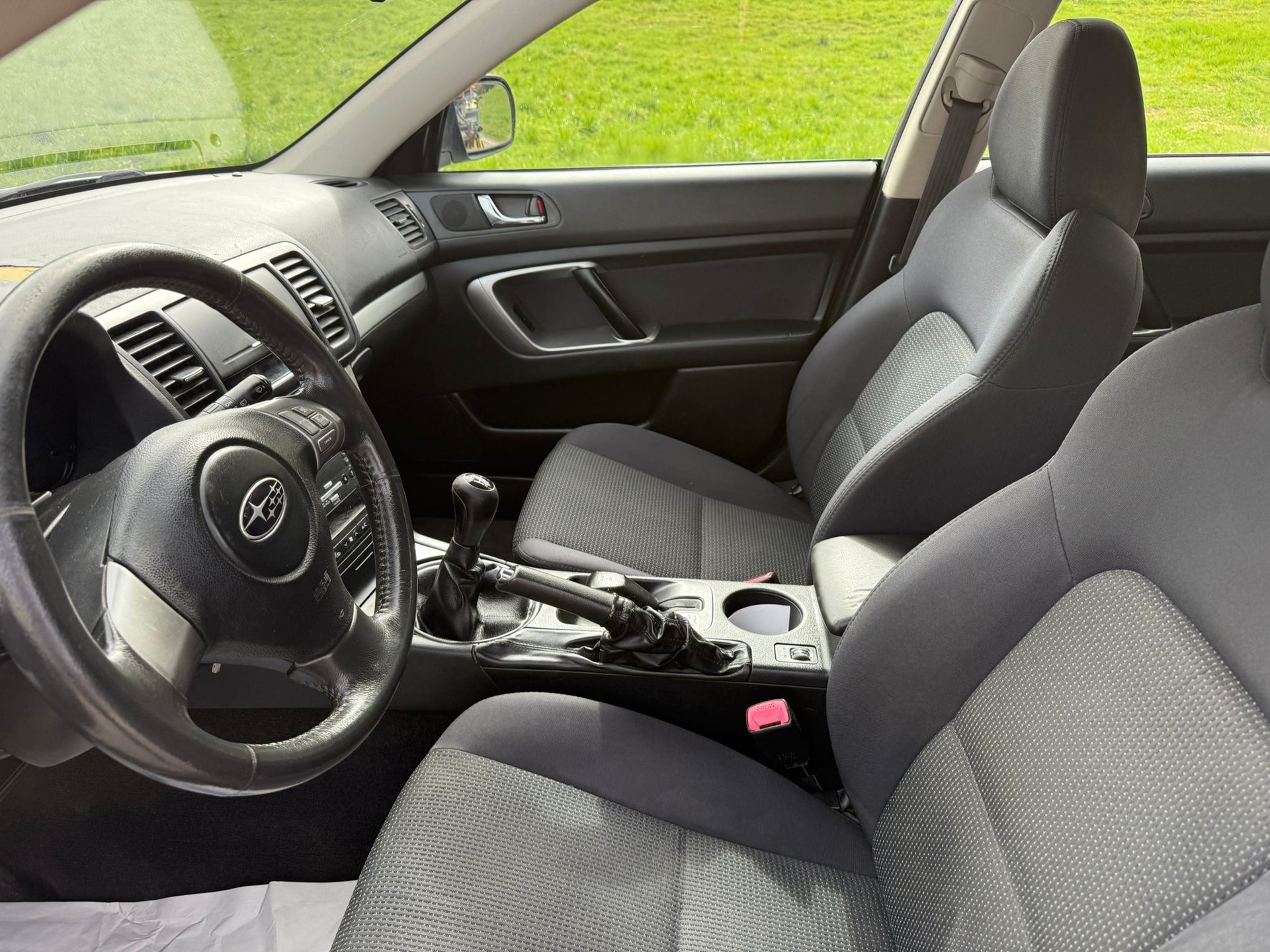 SUBARU Legacy 2.0R AWD Swiss-image-15