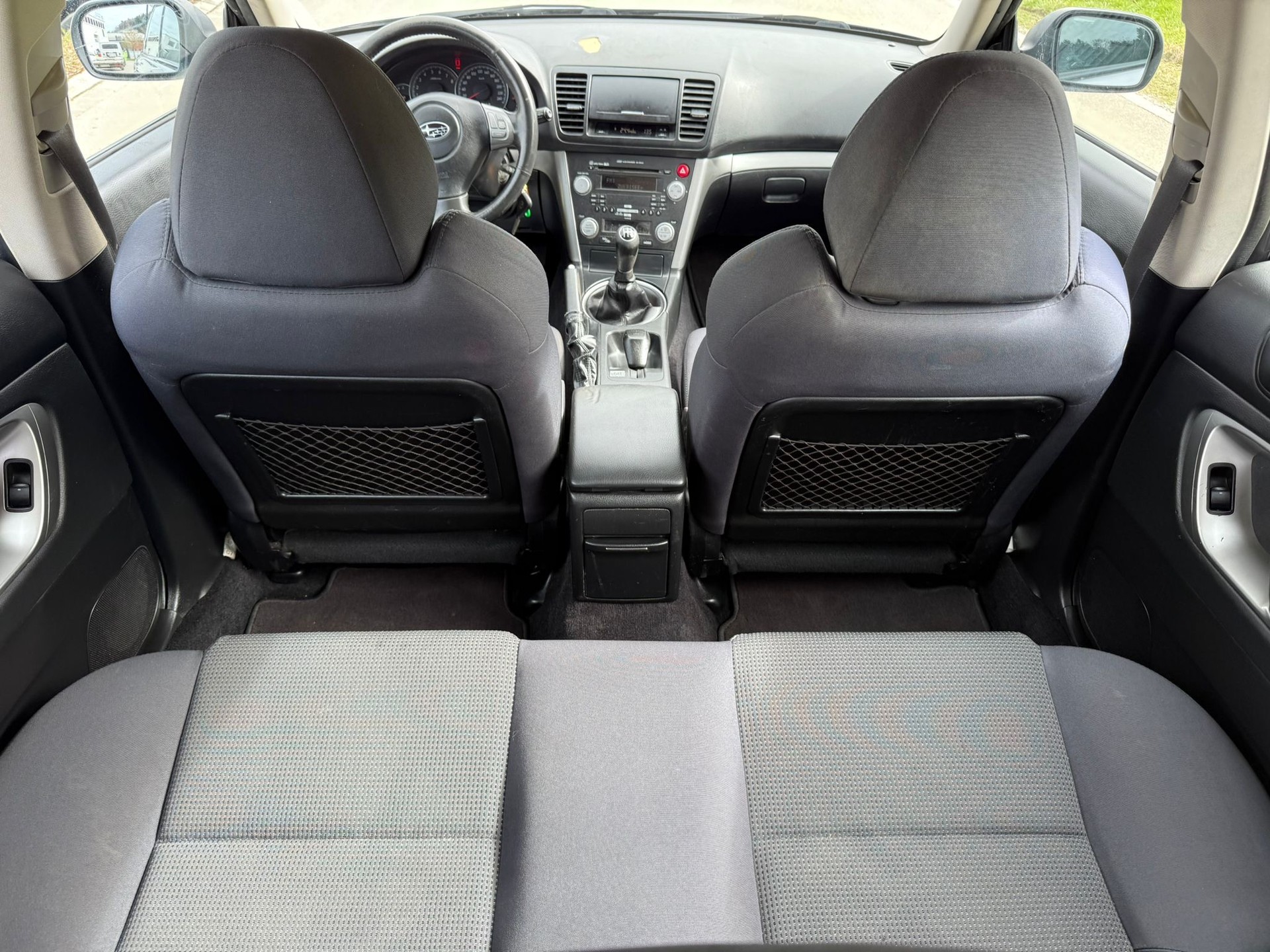 SUBARU Legacy 2.0R AWD Swiss-image-13