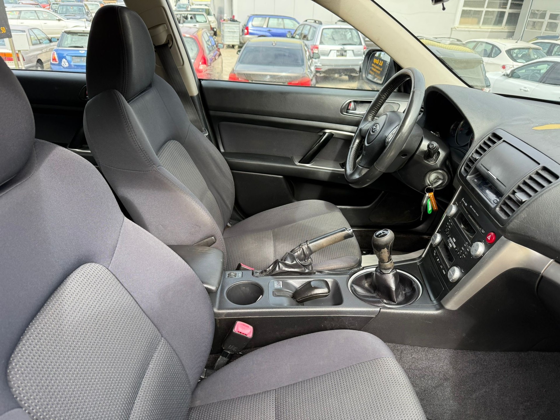 SUBARU Legacy 2.0R AWD Swiss-image-12