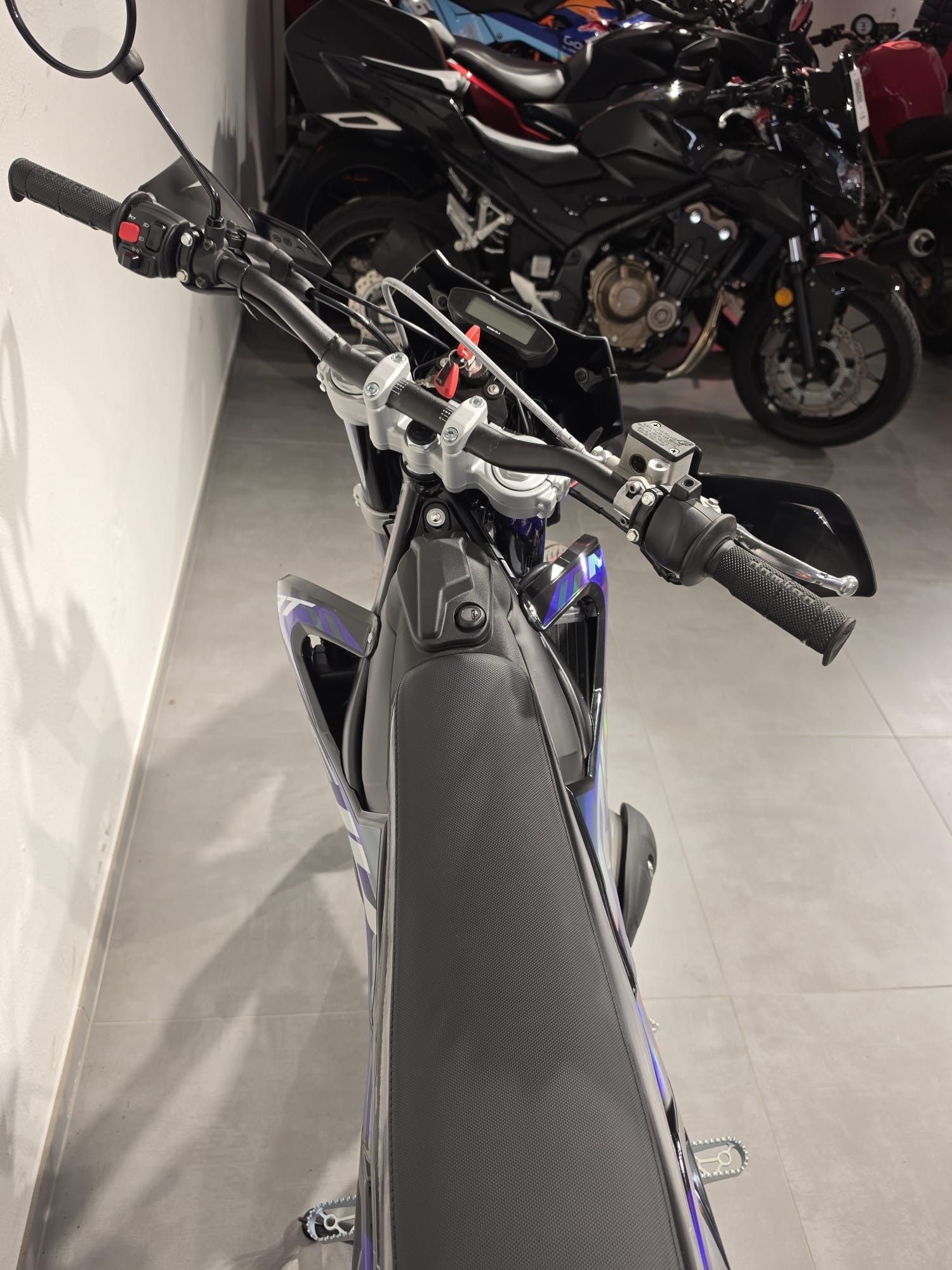 RIEJU MRT 50 SM Pro Trophy Mirage-showroom-element-3