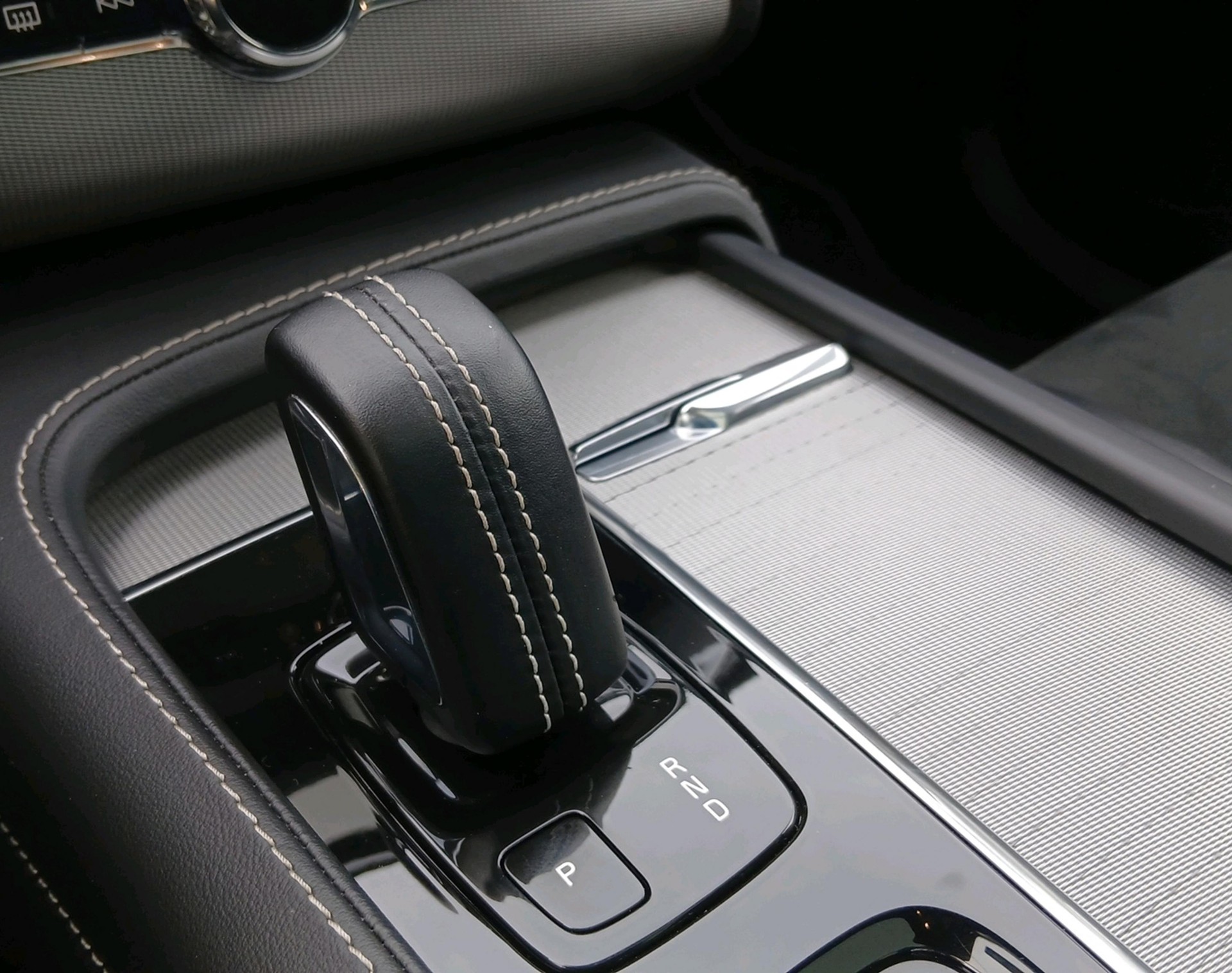 VOLVO XC90 2.0 T8 TE R-Design 7P. eA-image-14