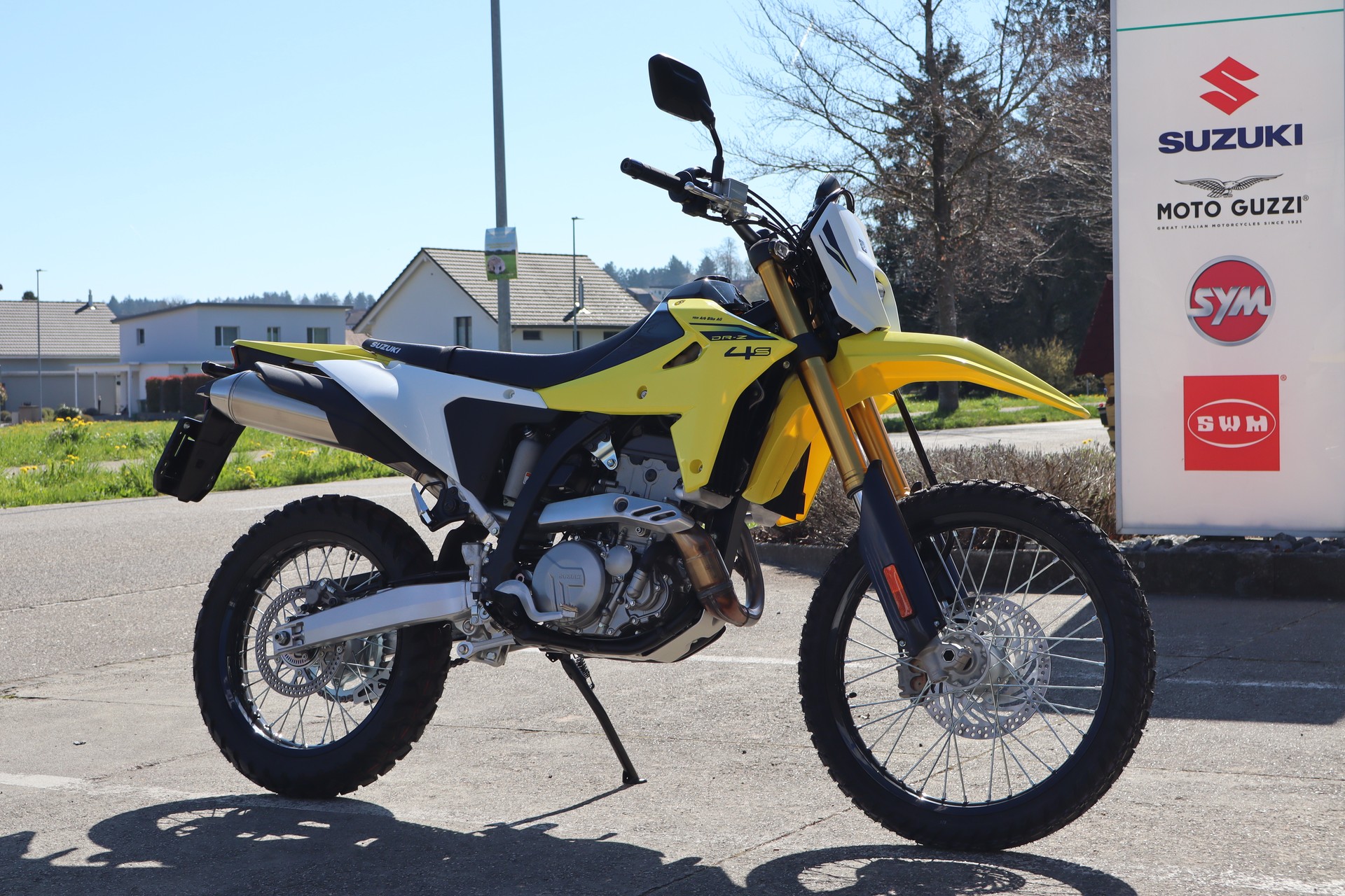 SUZUKI DR-Z4S-showroom-element-1