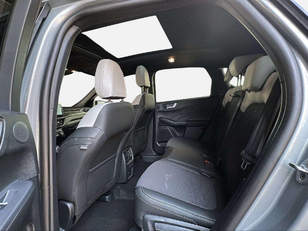 FORD Kuga 2.5 Hybrid Sound Edition 4x4-image-11