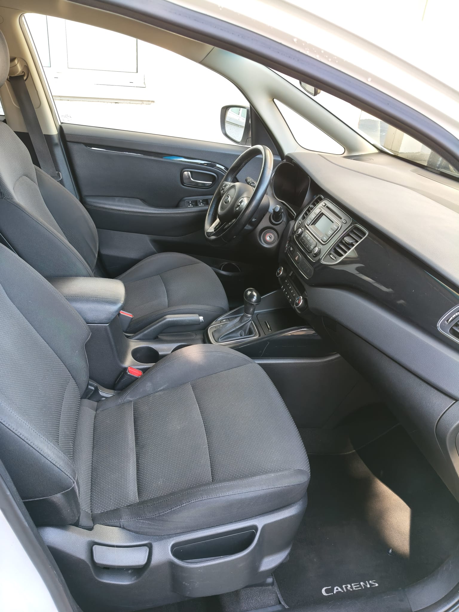 KIA Carens 1.7 CRDi Trend DCT-image-9