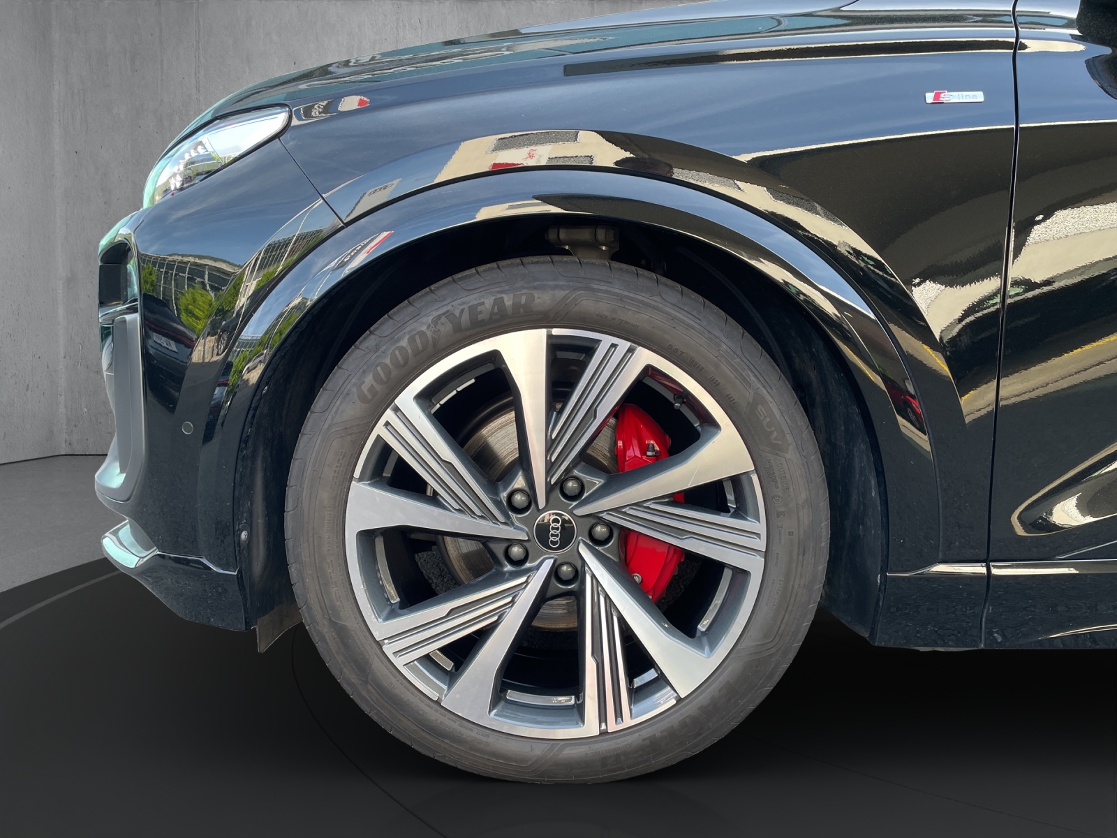 AUDI Q6 e-tron quattro-image-16