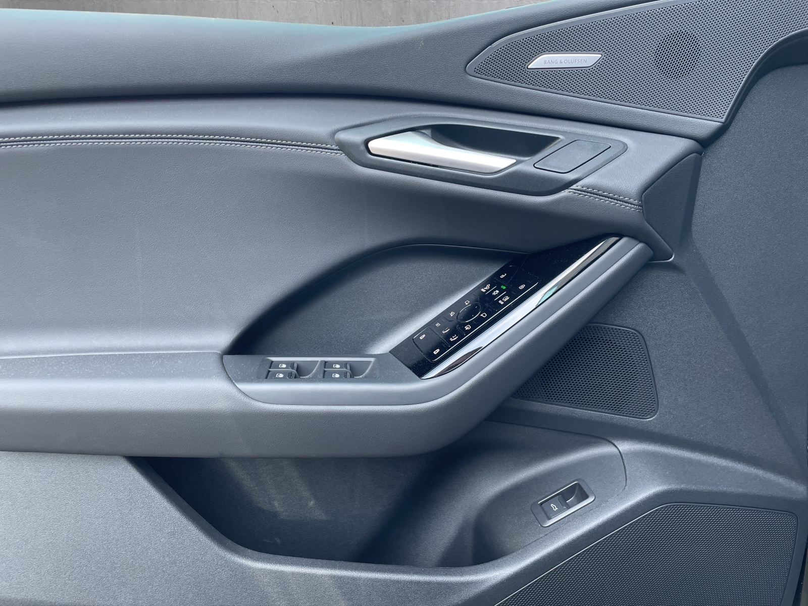 AUDI Q6 e-tron quattro-image-9