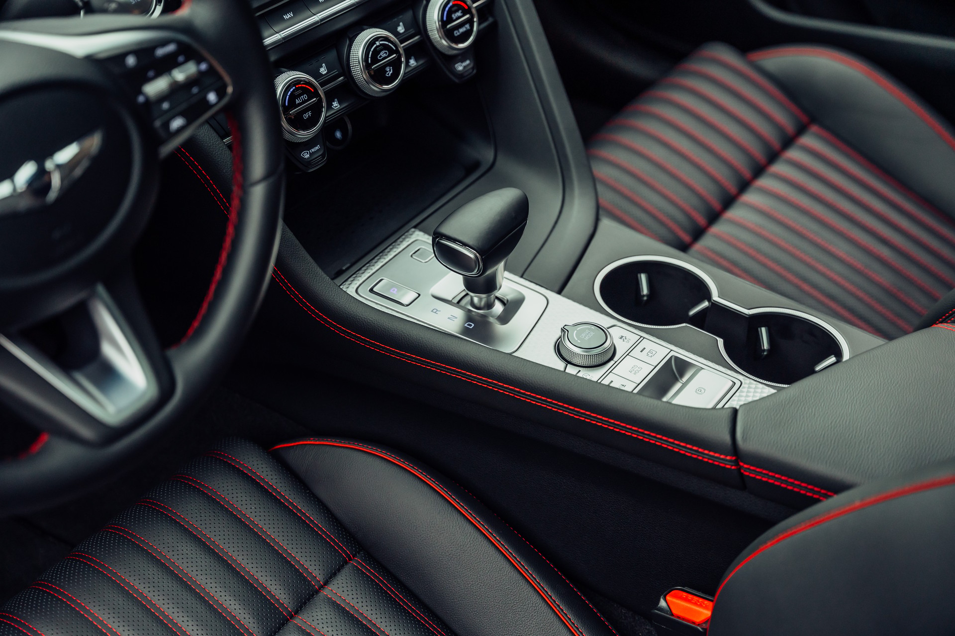 GENESIS G70 2.2 CRDI Sport AT8 AWD-image-15