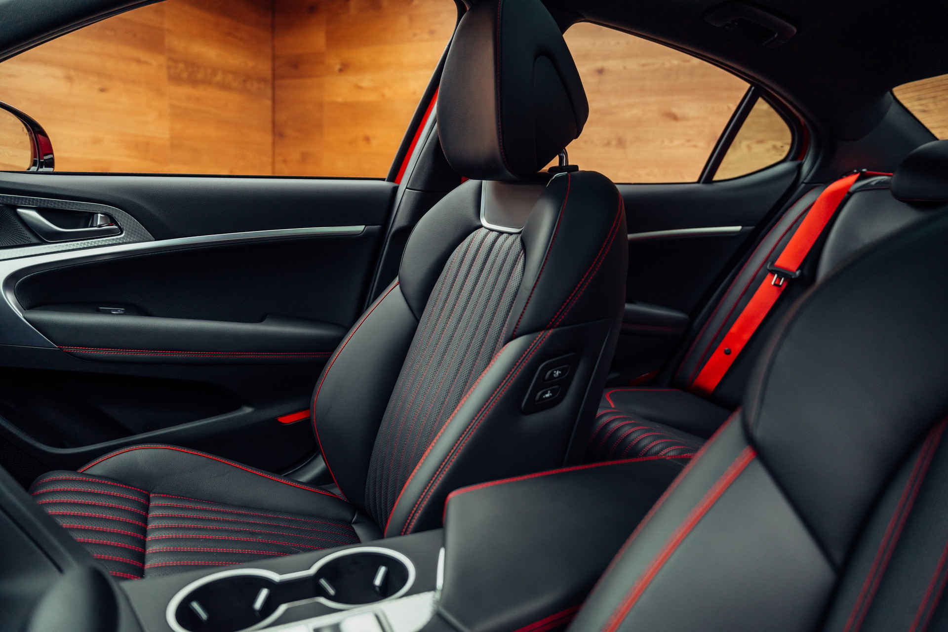 GENESIS G70 2.2 CRDI Sport AT8 AWD-image-7