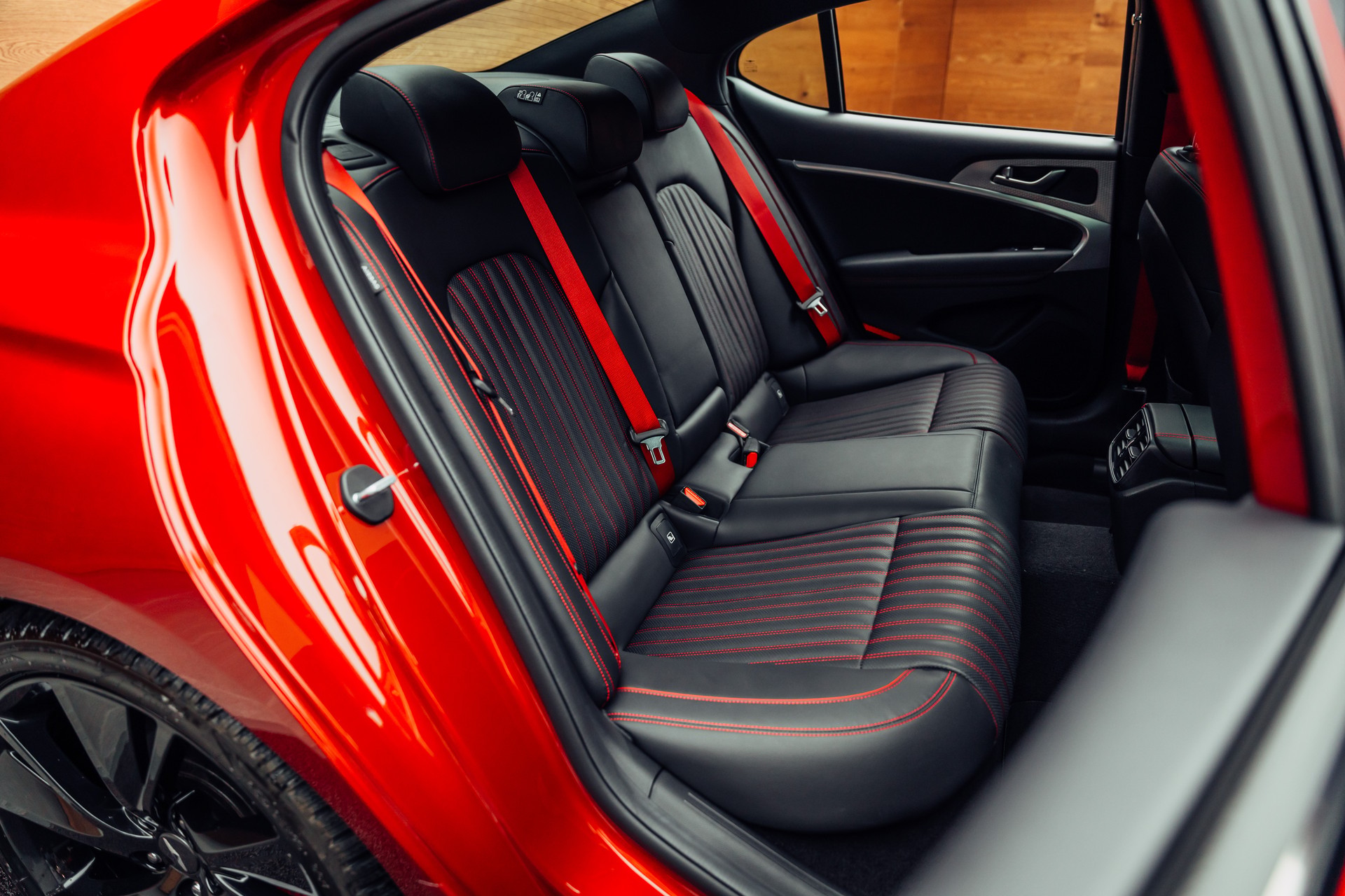 GENESIS G70 2.2 CRDI Sport AT8 AWD-image-9