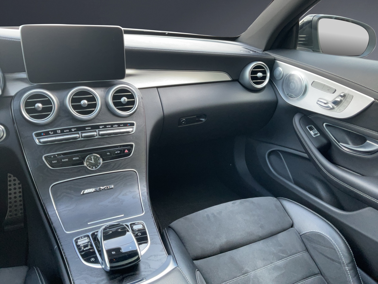 MERCEDES-BENZ C 250 AMG Line-image-14