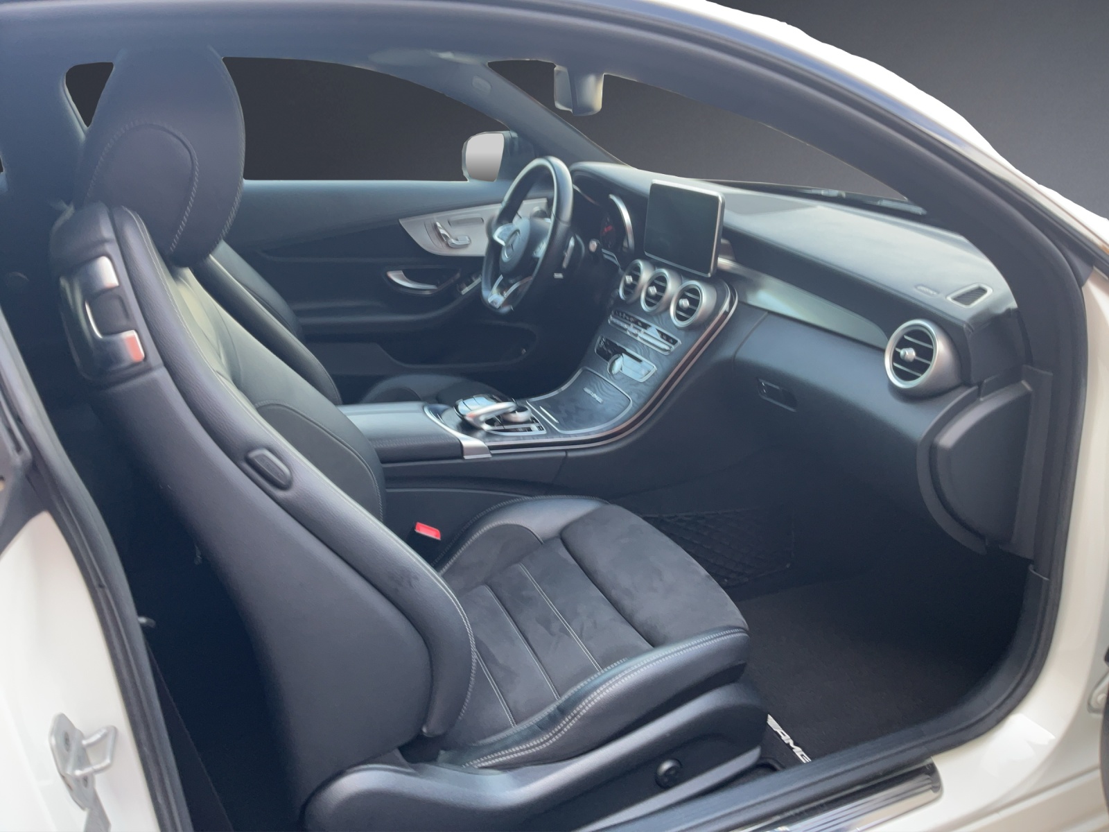MERCEDES-BENZ C 250 AMG Line-image-9