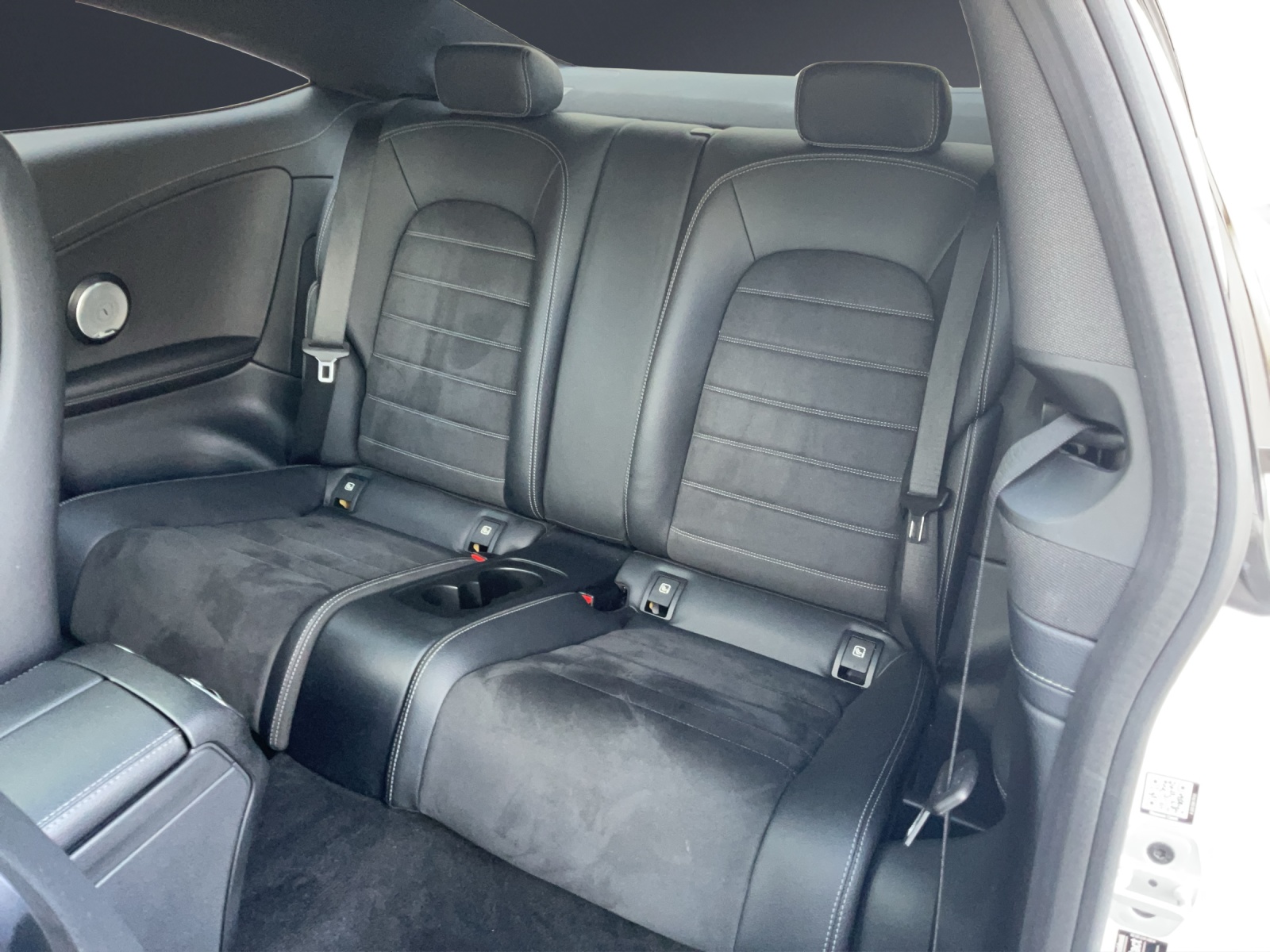MERCEDES-BENZ C 250 AMG Line-image-16
