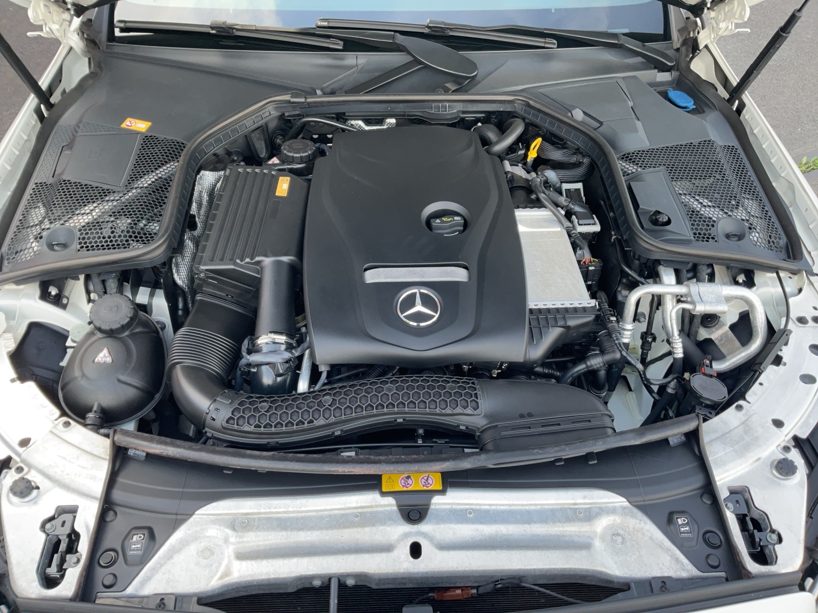 MERCEDES-BENZ C 250 AMG Line-image-18