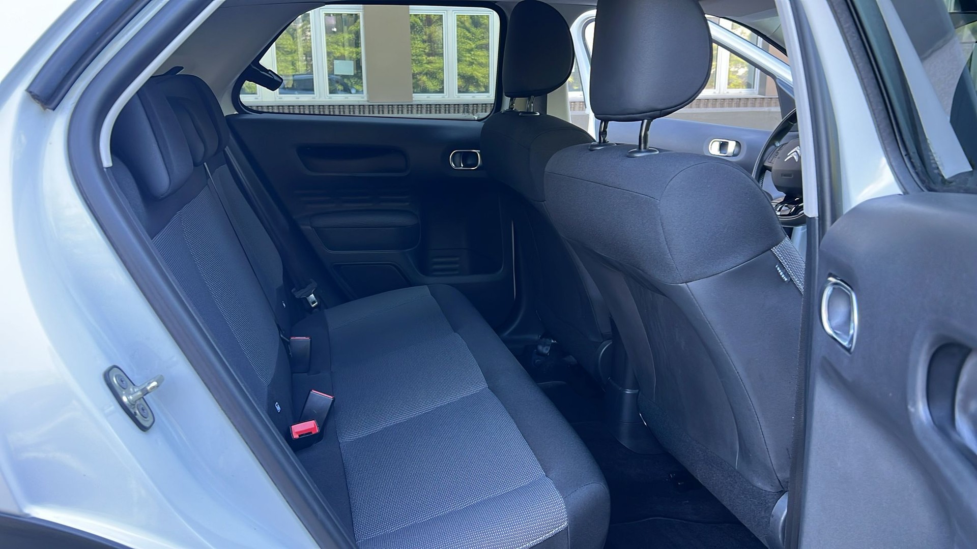 CITROEN C4 Cactus 1.6 BlueHDi Shine-image-14