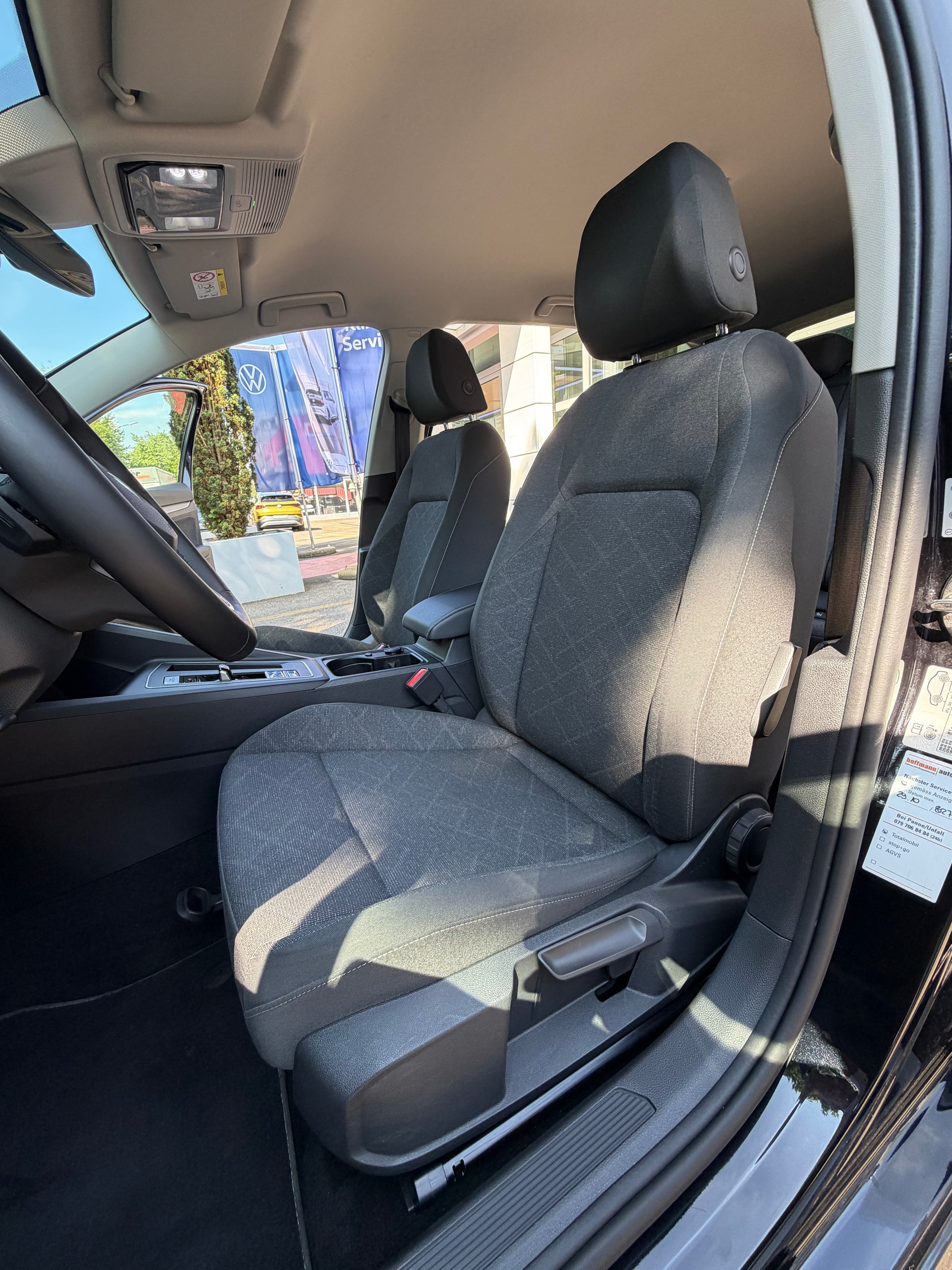 VW Golf 2.0 TDI Life DSG 4Motion-image-10