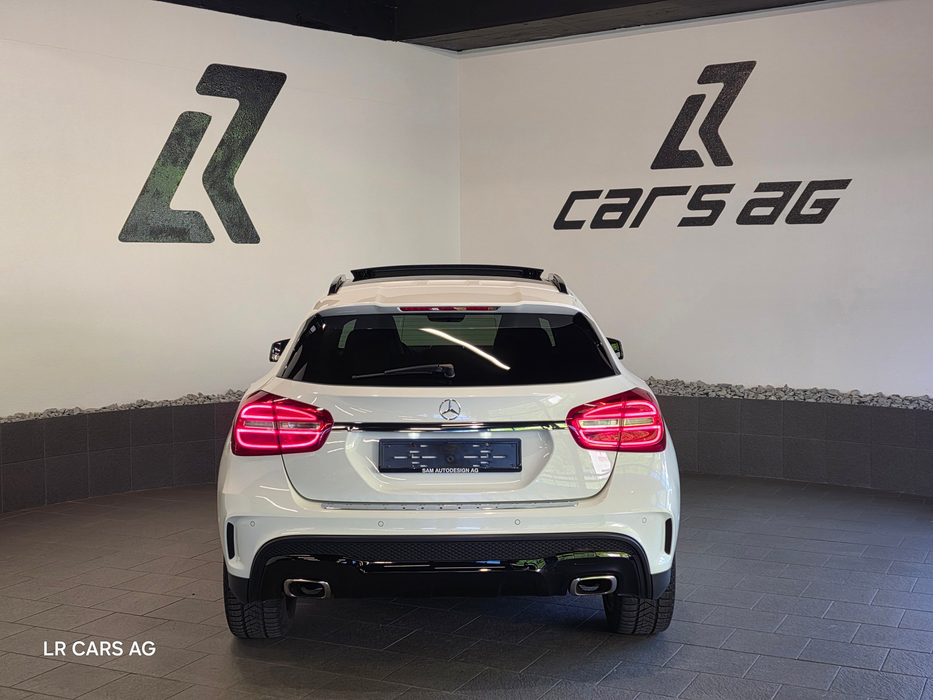 MERCEDES-BENZ GLA 250 AMG Line 7G-DCT-image-3