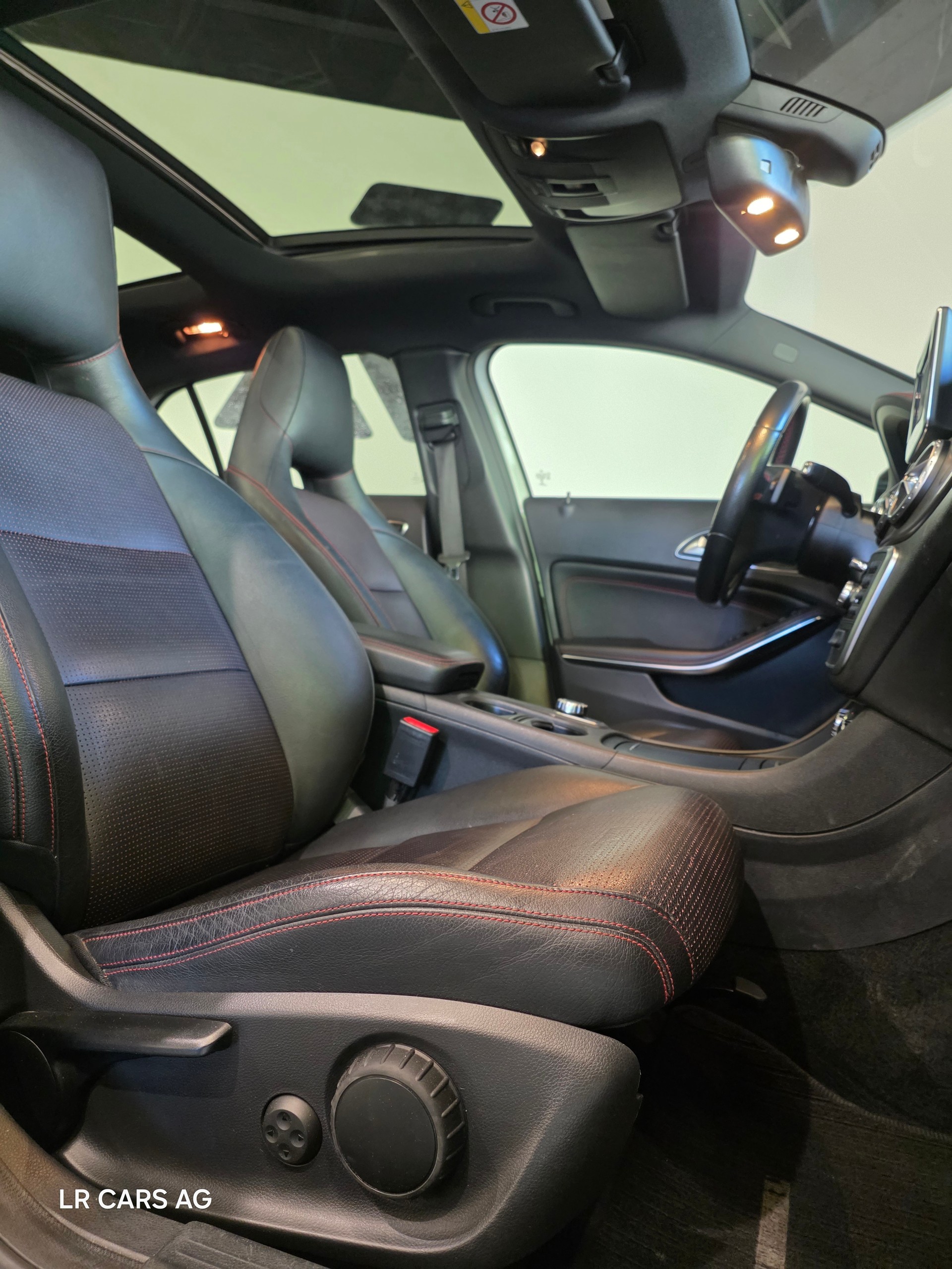 MERCEDES-BENZ GLA 250 AMG Line 7G-DCT-image-8