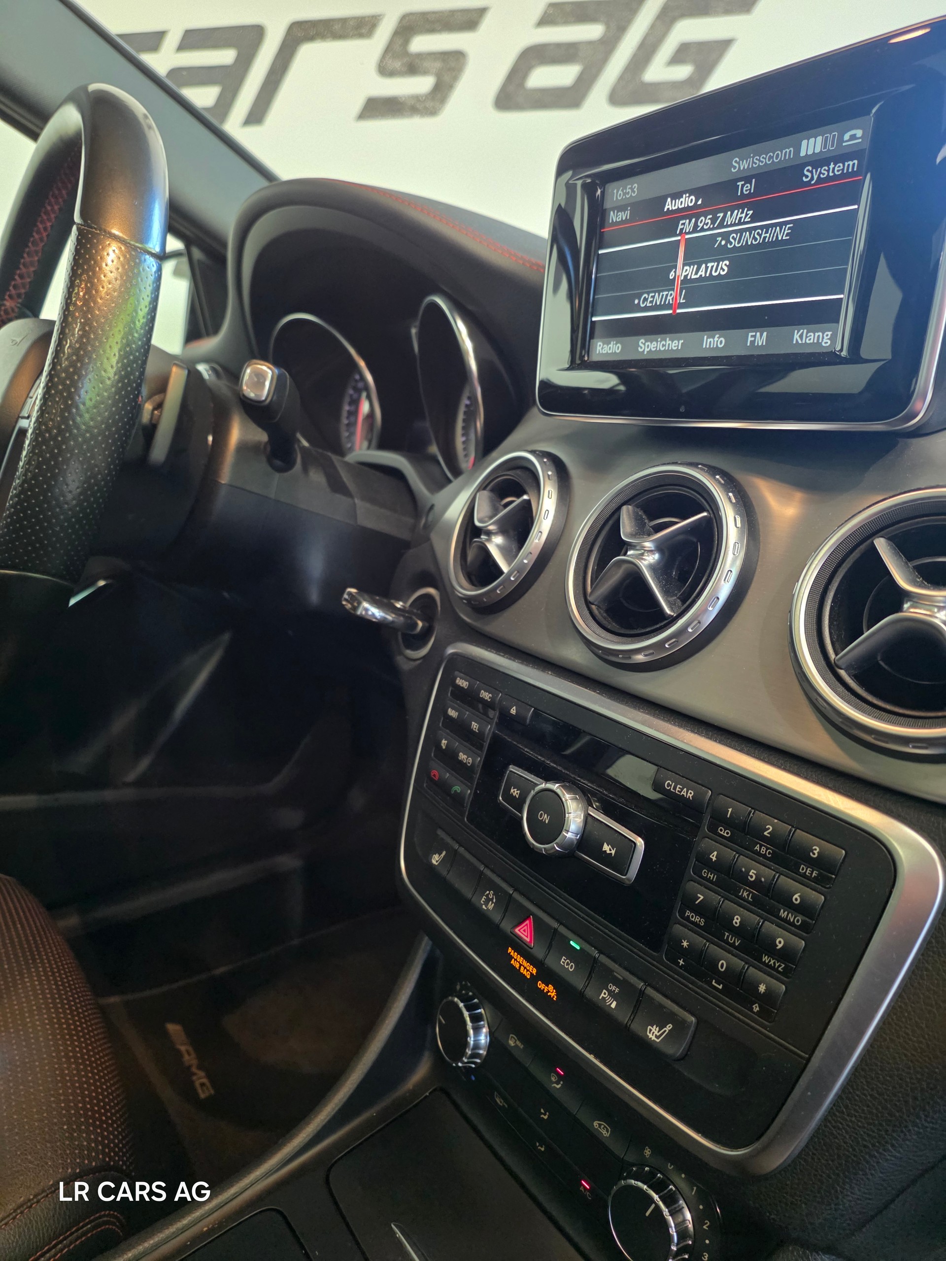 MERCEDES-BENZ GLA 250 AMG Line 7G-DCT-image-7