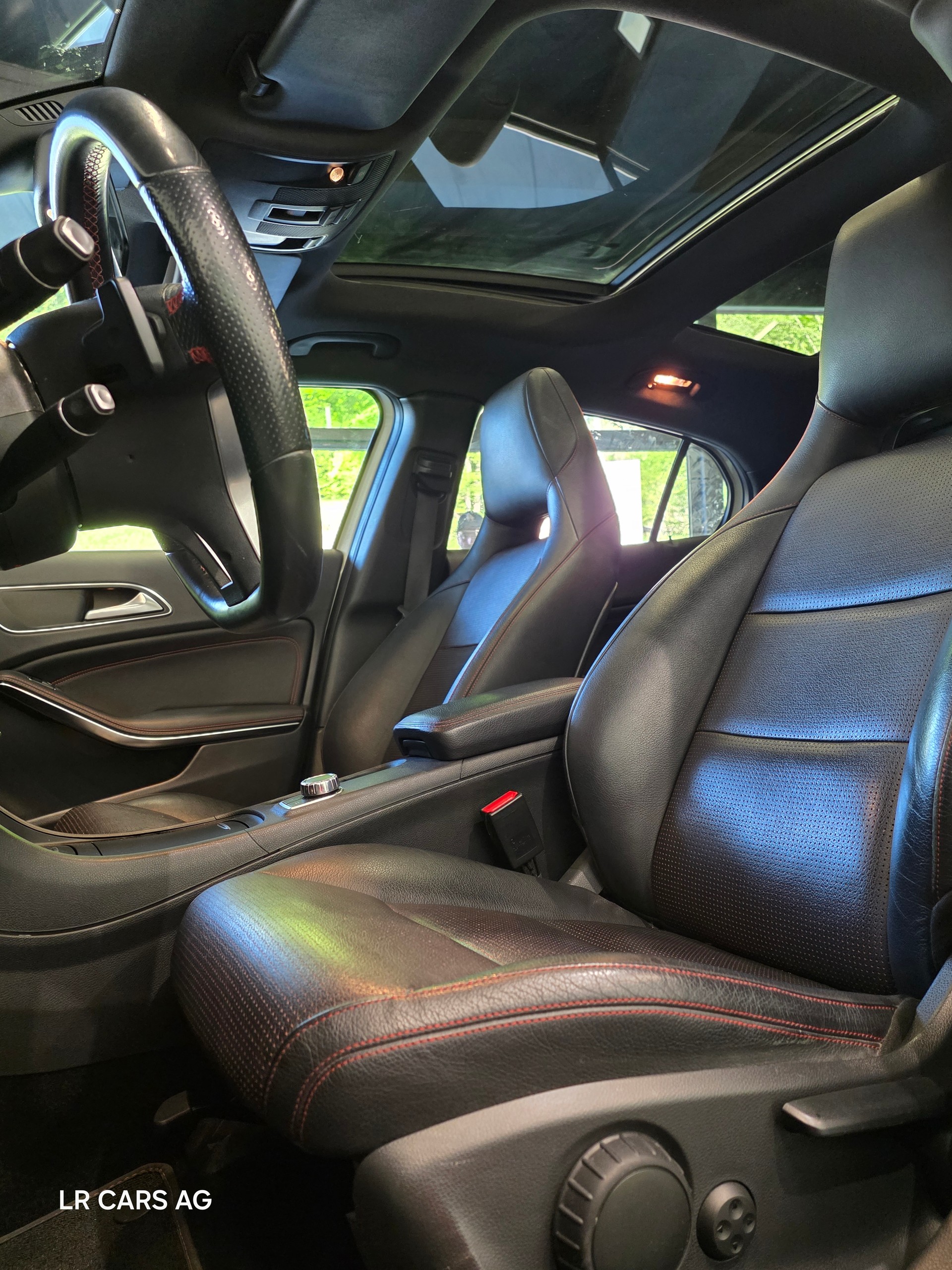 MERCEDES-BENZ GLA 250 AMG Line 7G-DCT-image-6
