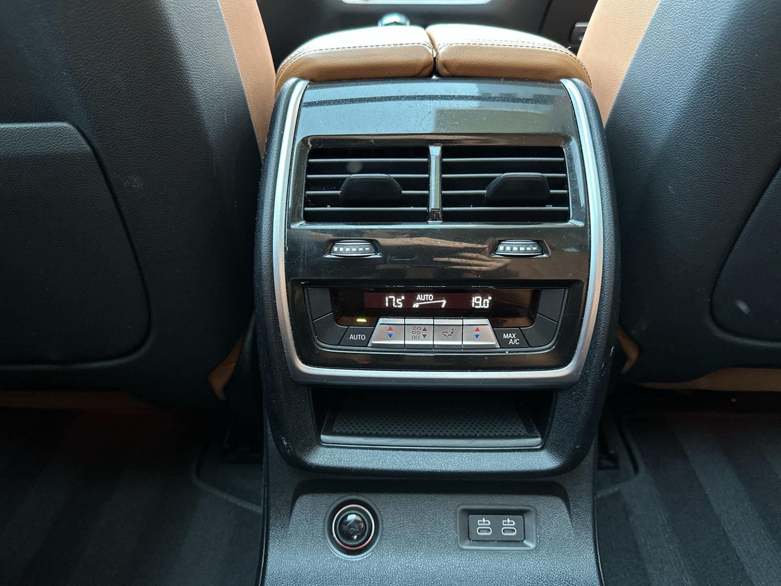 BMW X7 40d xDrive G07 (CH) ** 6 Places **-image-26