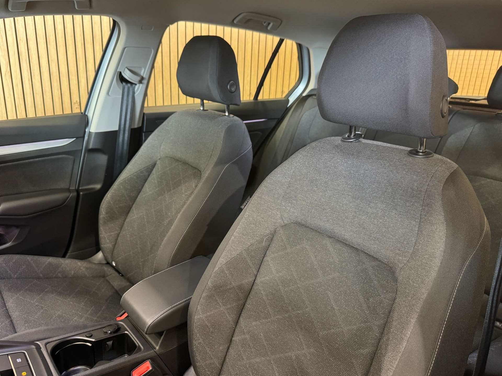 VW Golf 2.0 TDI Life-image-18