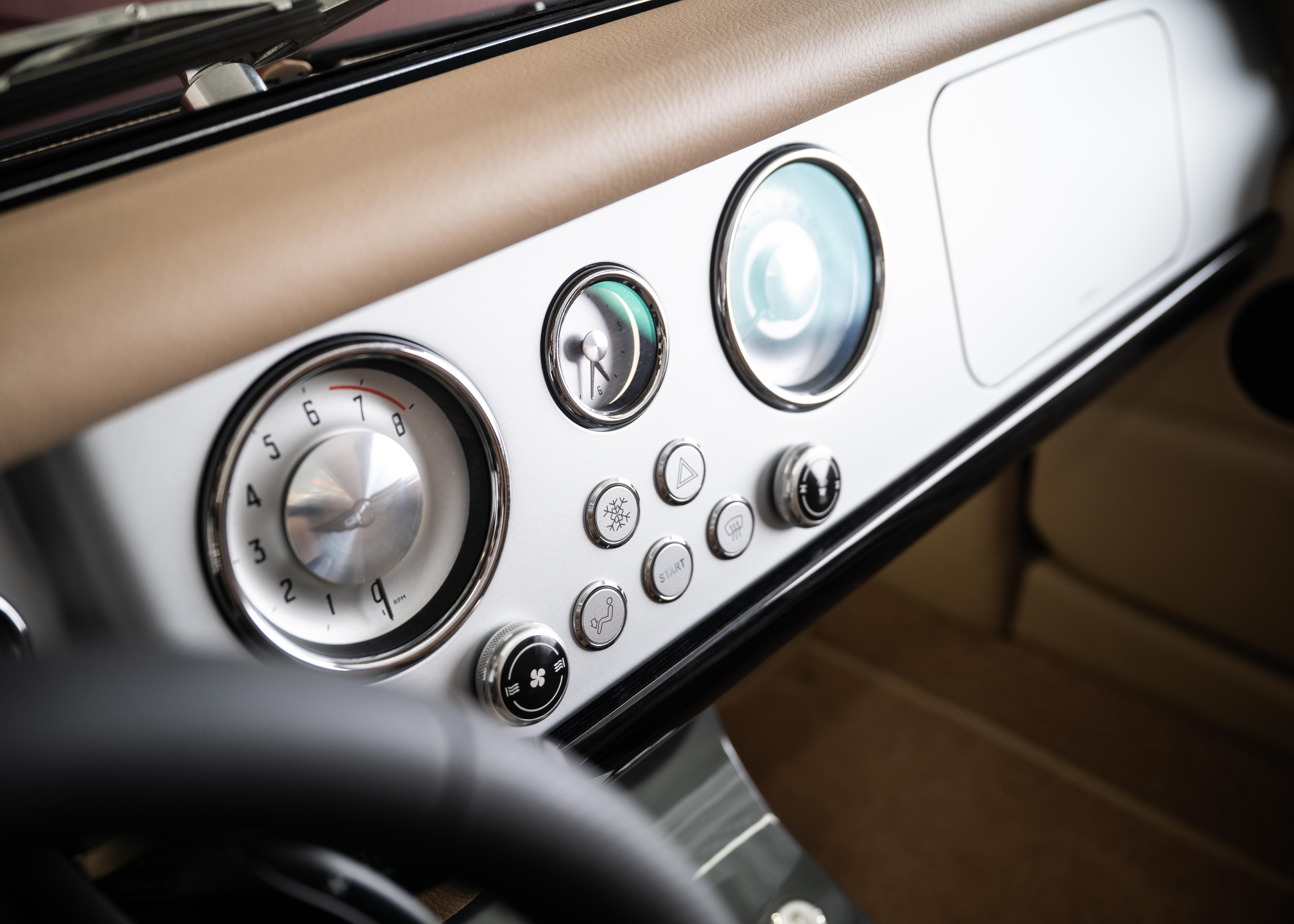 Image MORGAN 4-4 Plus Four 2.0 Automatic (Swiss new car, 30-month factory warranty)