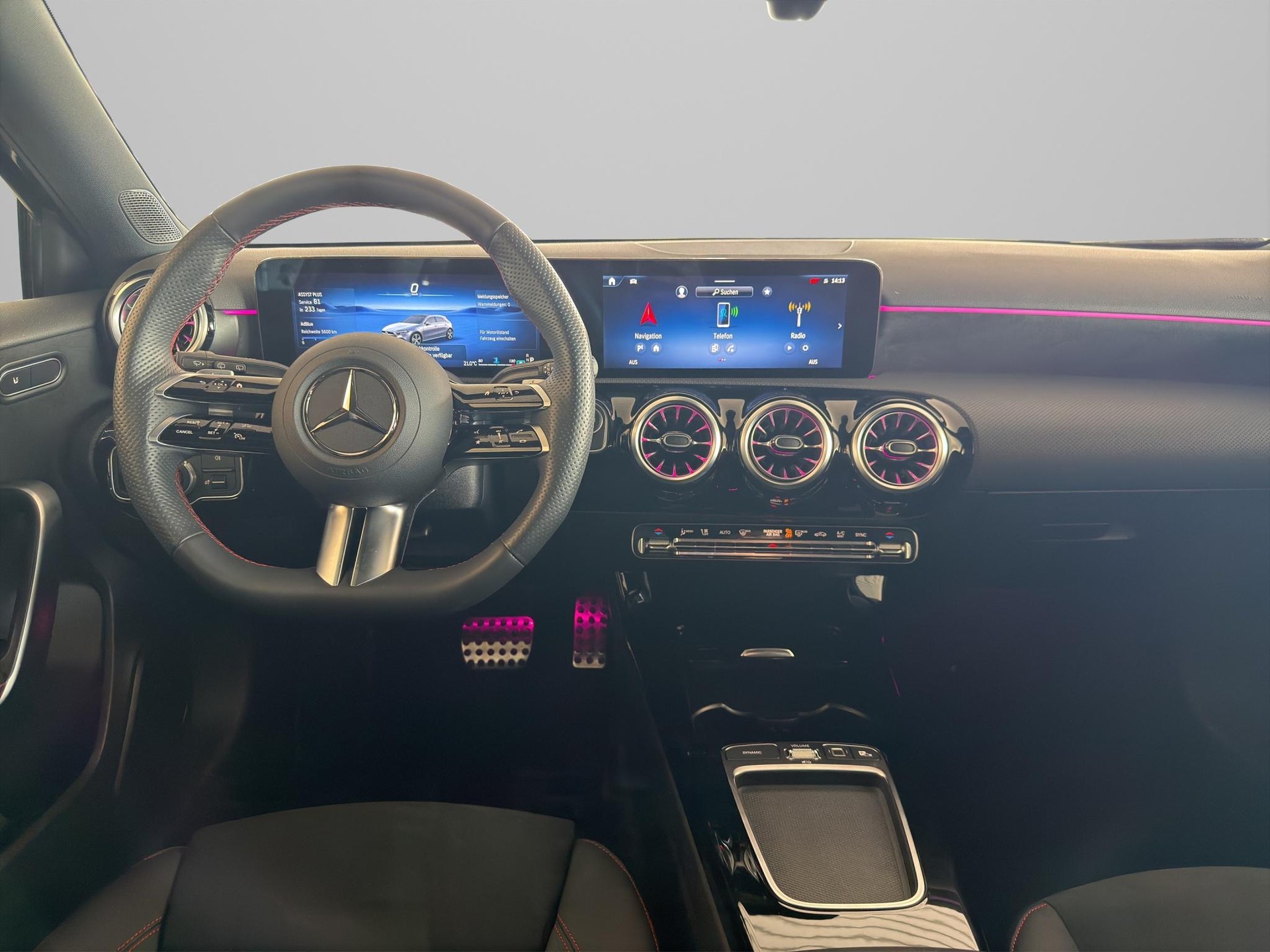 MERCEDES-BENZ A 200 d AMG Line-image-12