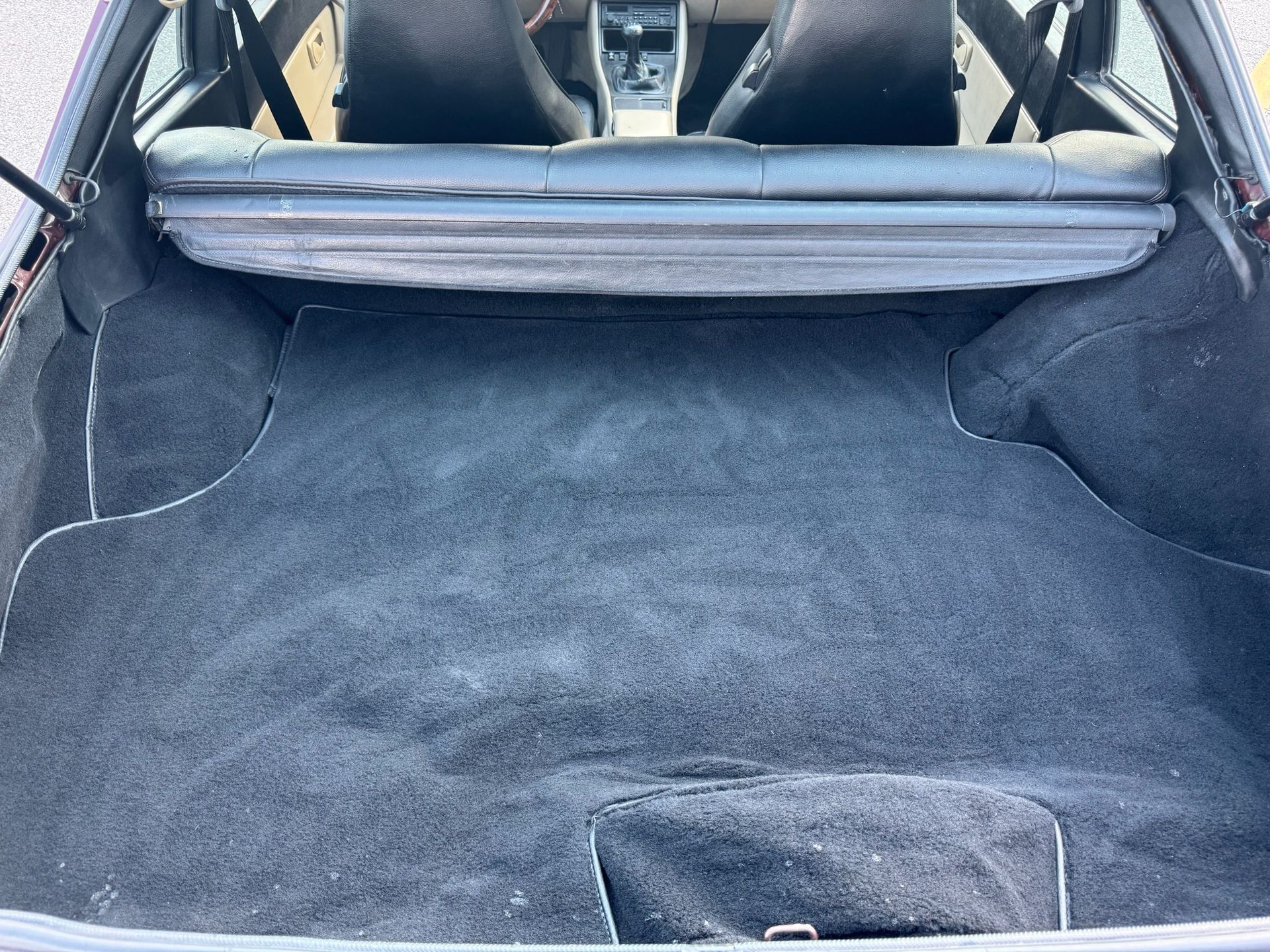 PORSCHE 944 Turbo-image-12