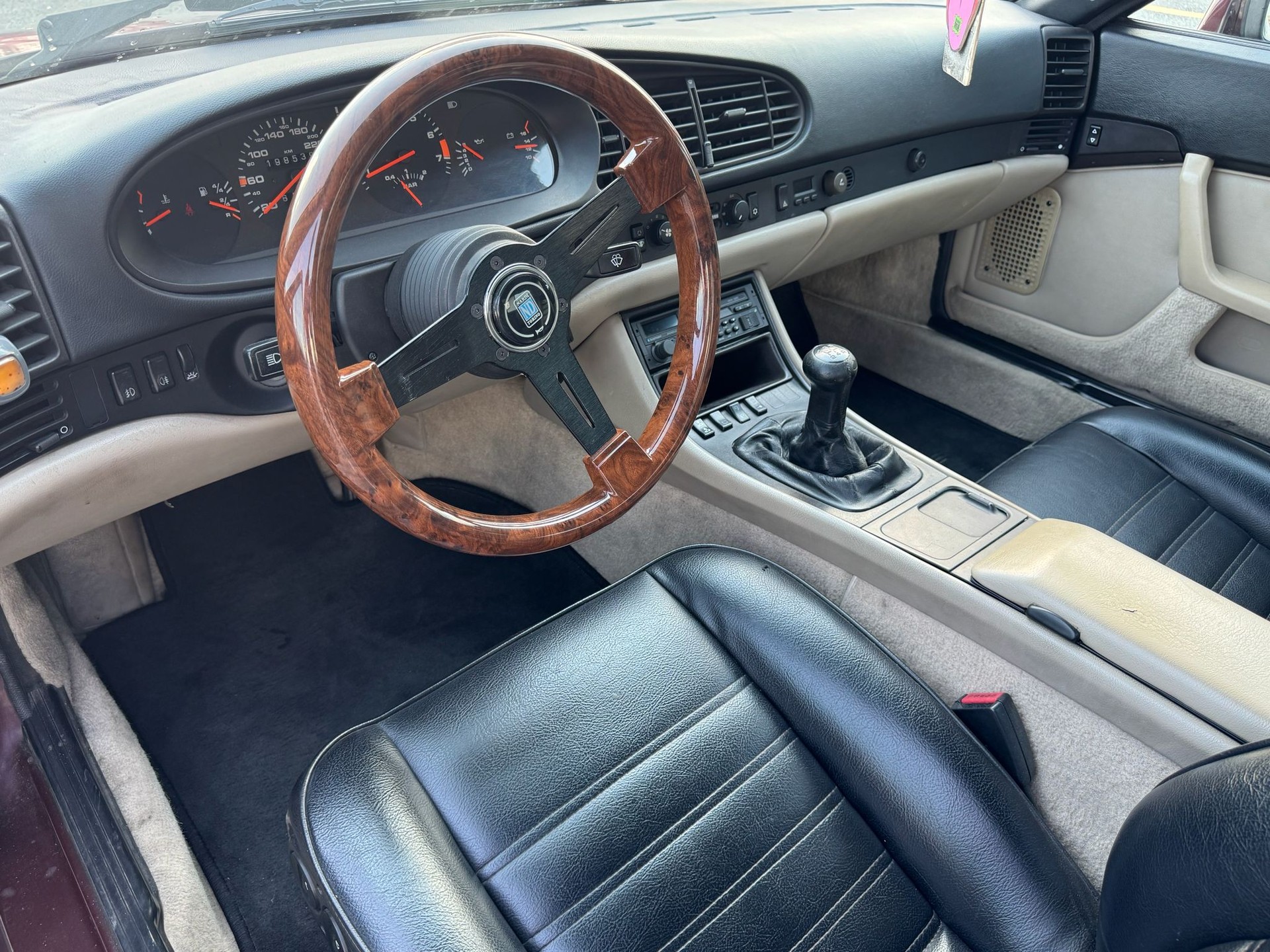 PORSCHE 944 Turbo-image-8