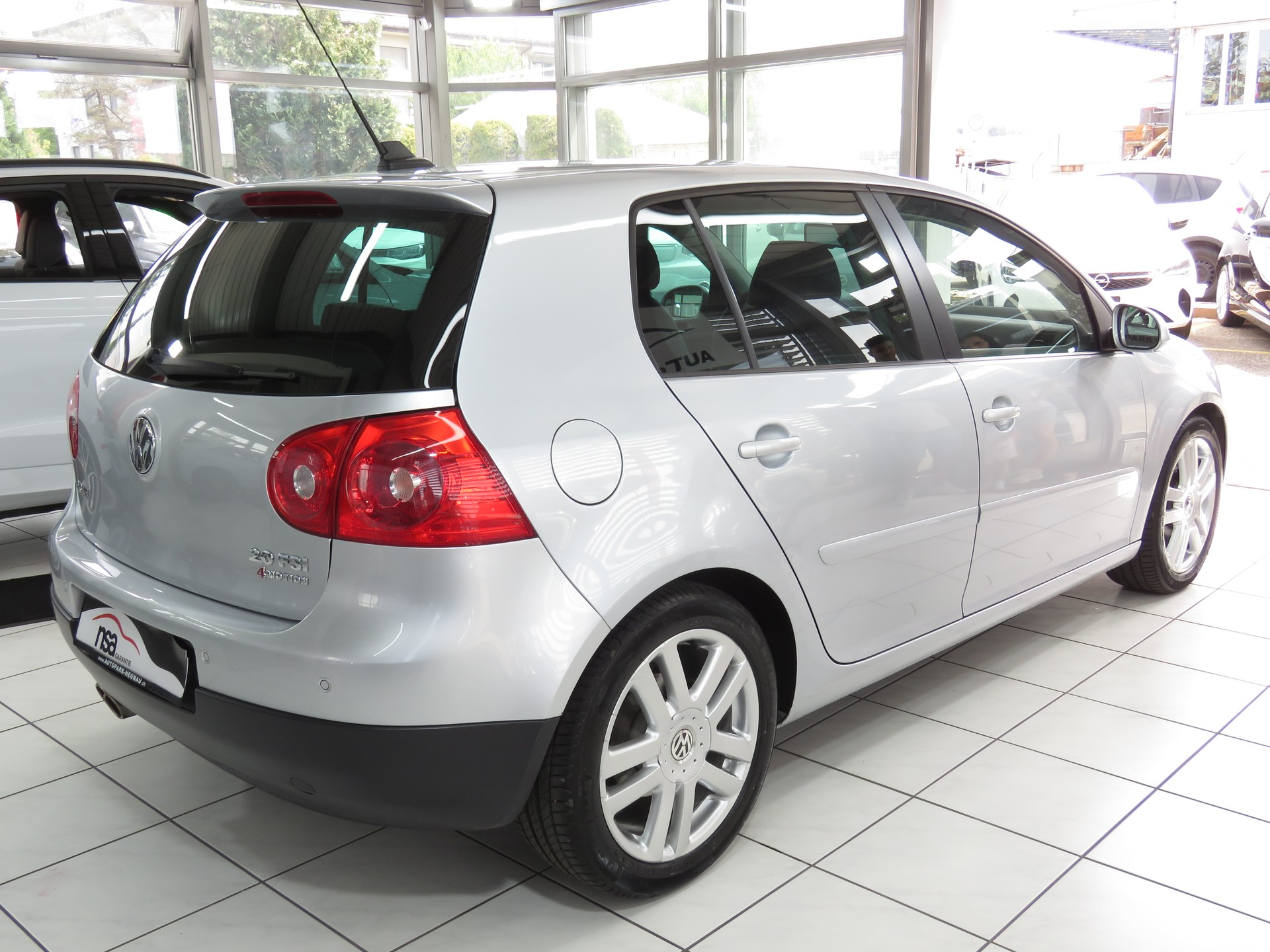 VW Golf 2.0 FSI GT Sport 4-Motion-showroom-element-3
