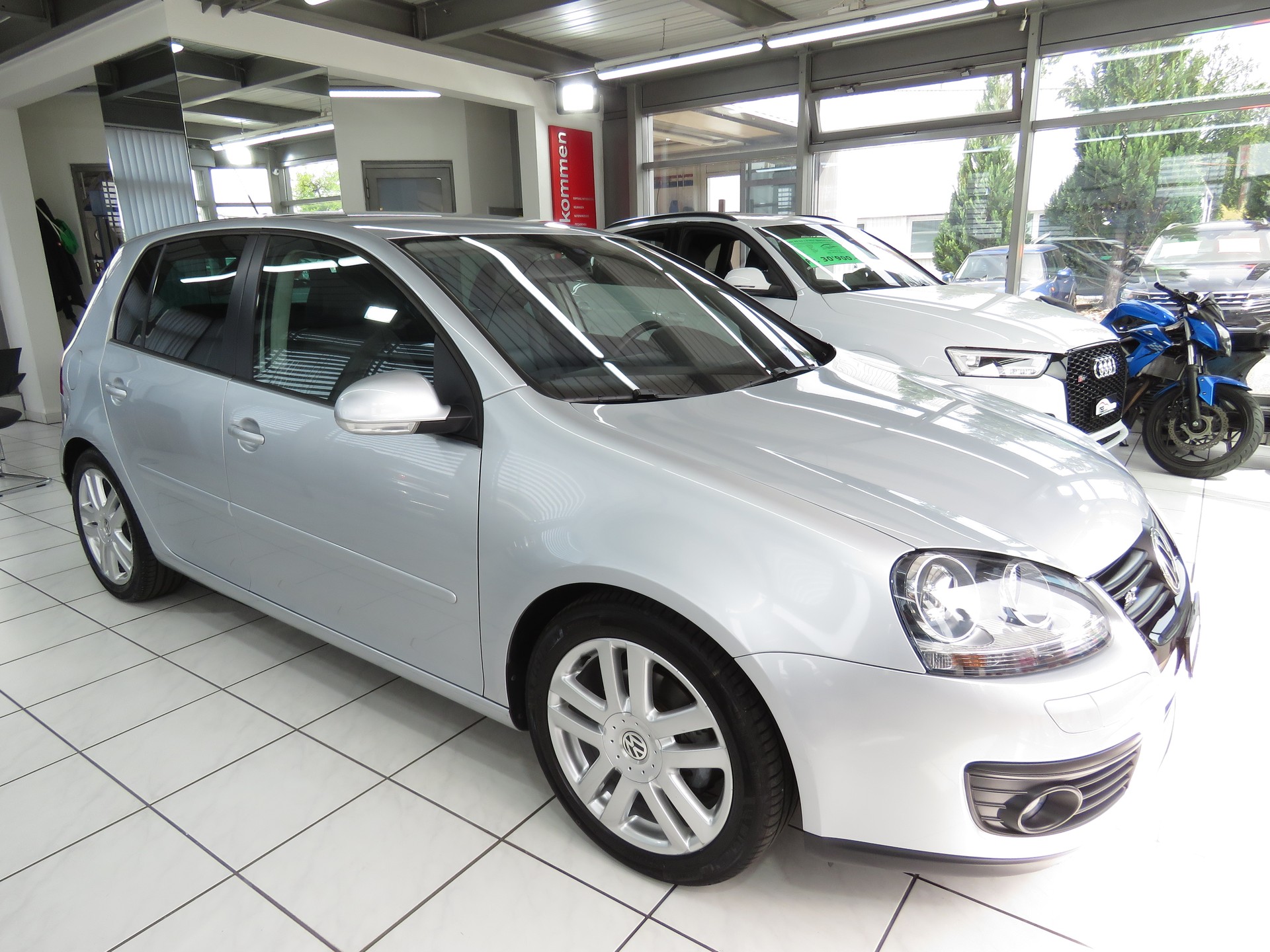 VW Golf 2.0 FSI GT Sport 4-Motion-showroom-element-2